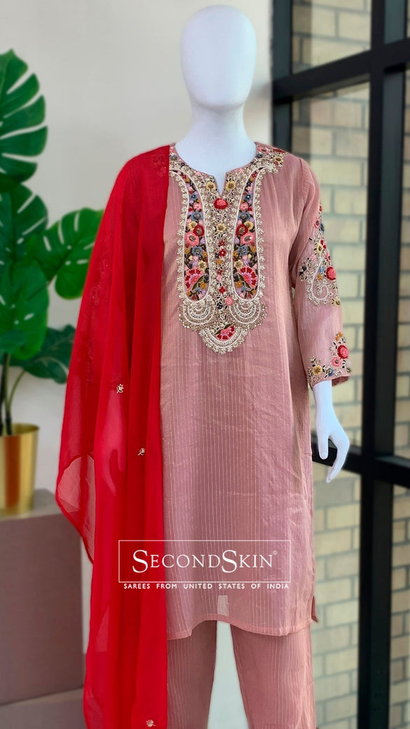 Tissue Kora Straight Cut Set In Mauve Colour