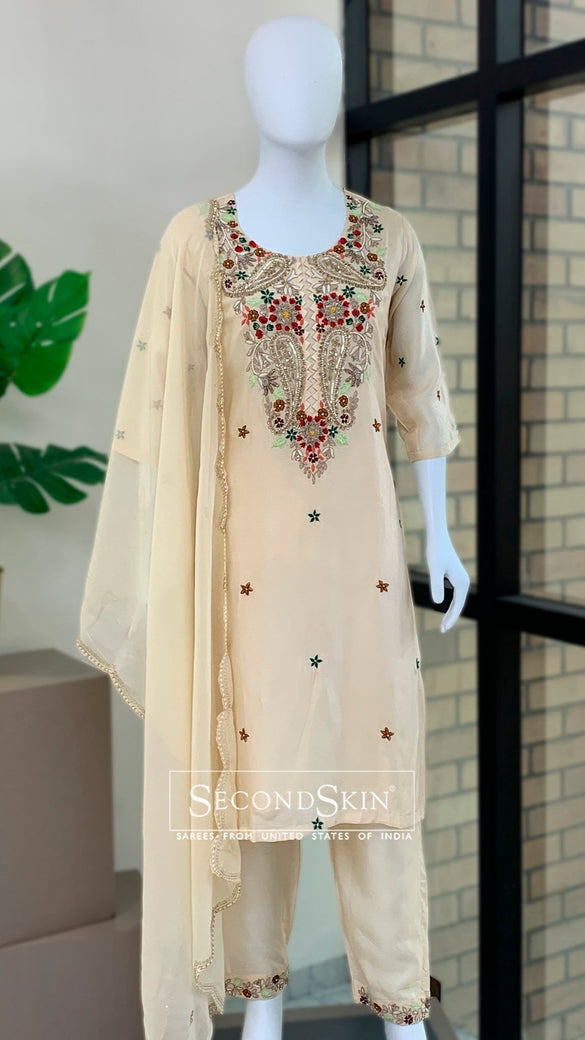 Straight Suit Set Cream In Colour