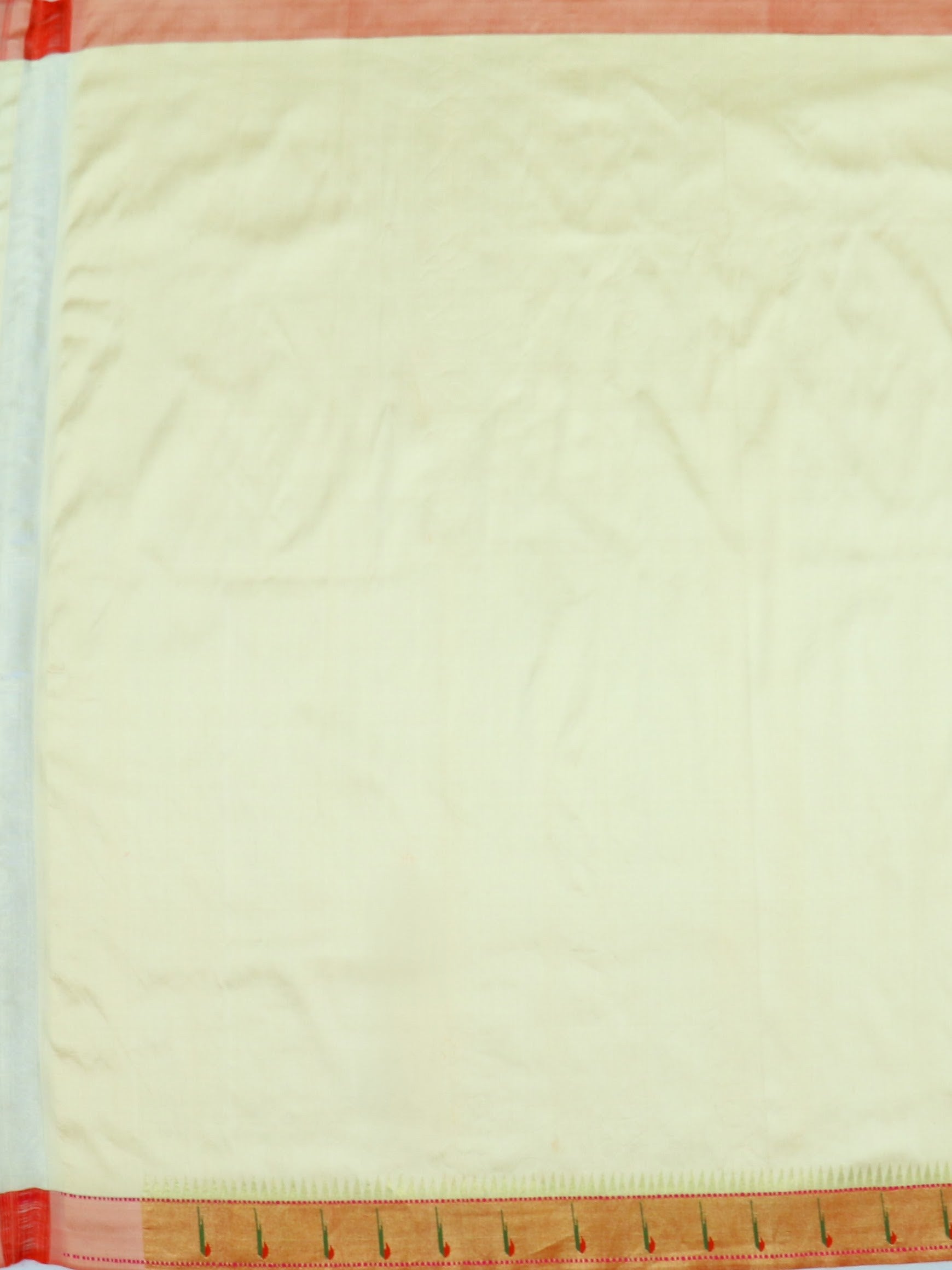 Floral Grandeur: Royal Cream Silk Paithani Saree