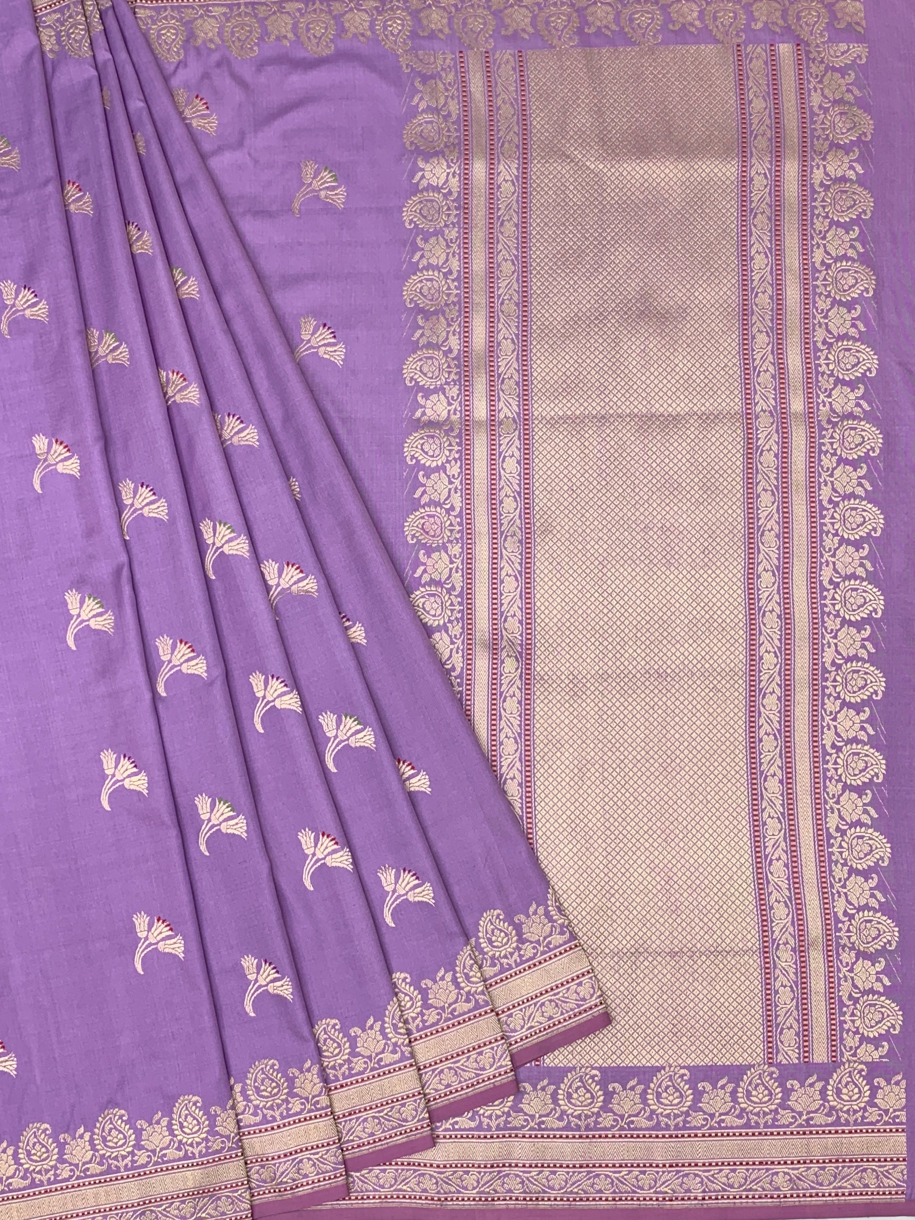Exquisite Lavender-Mauve Banarasi Silk Saree