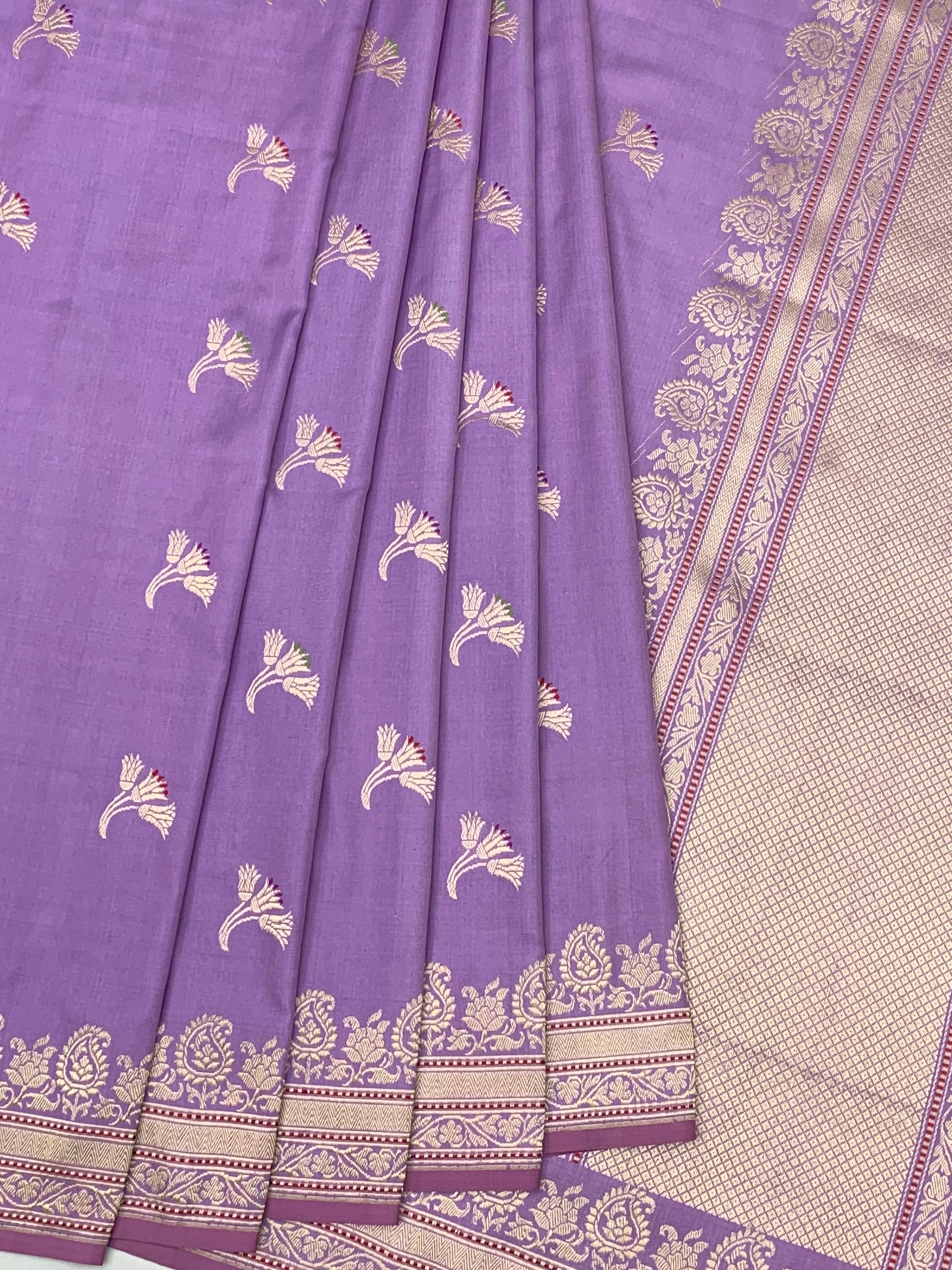 Exquisite Lavender-Mauve Banarasi Silk Saree