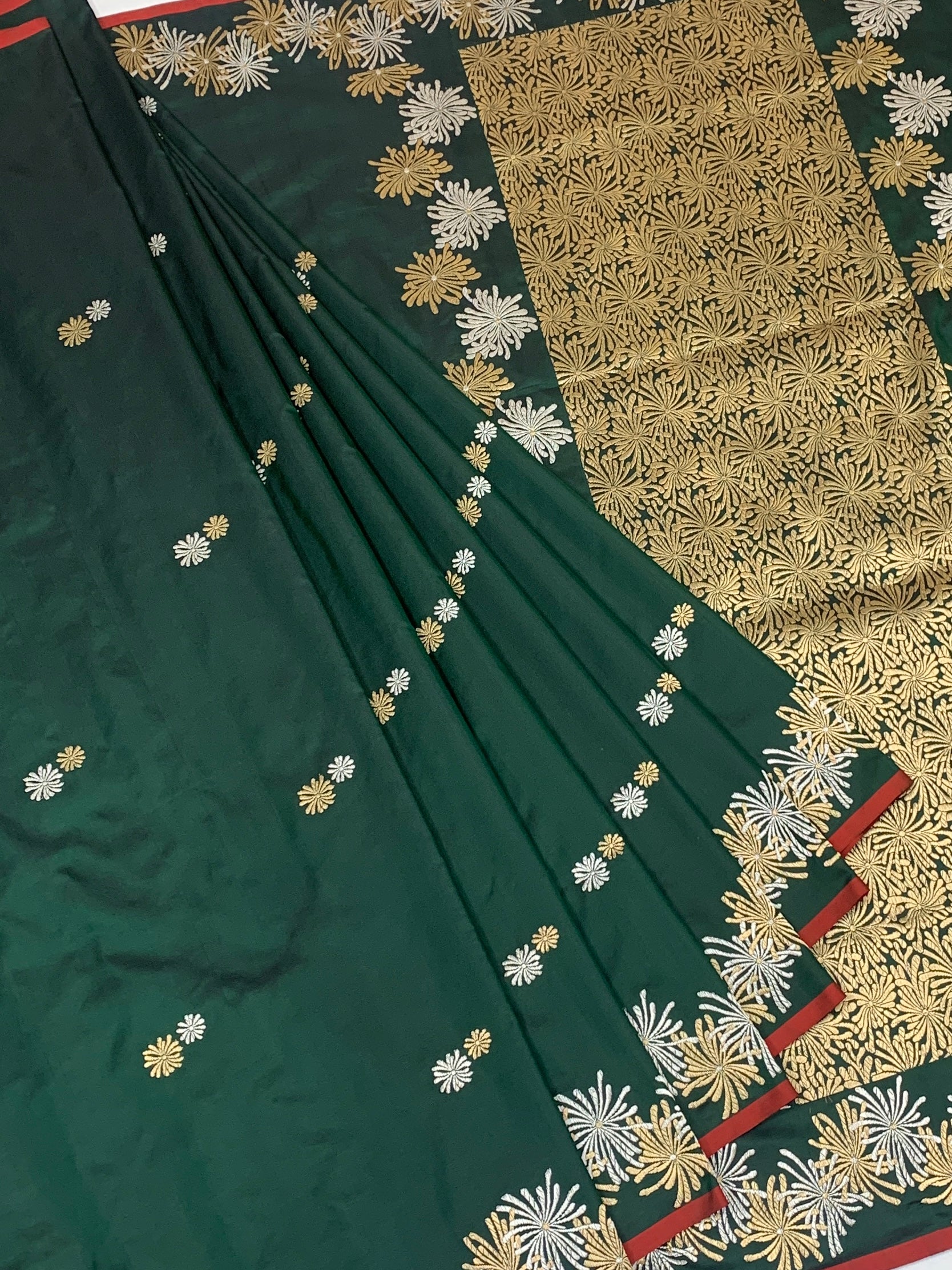 Emerald Forest Banarasi Silk Saree with Radiant Floral Bloom Motifs