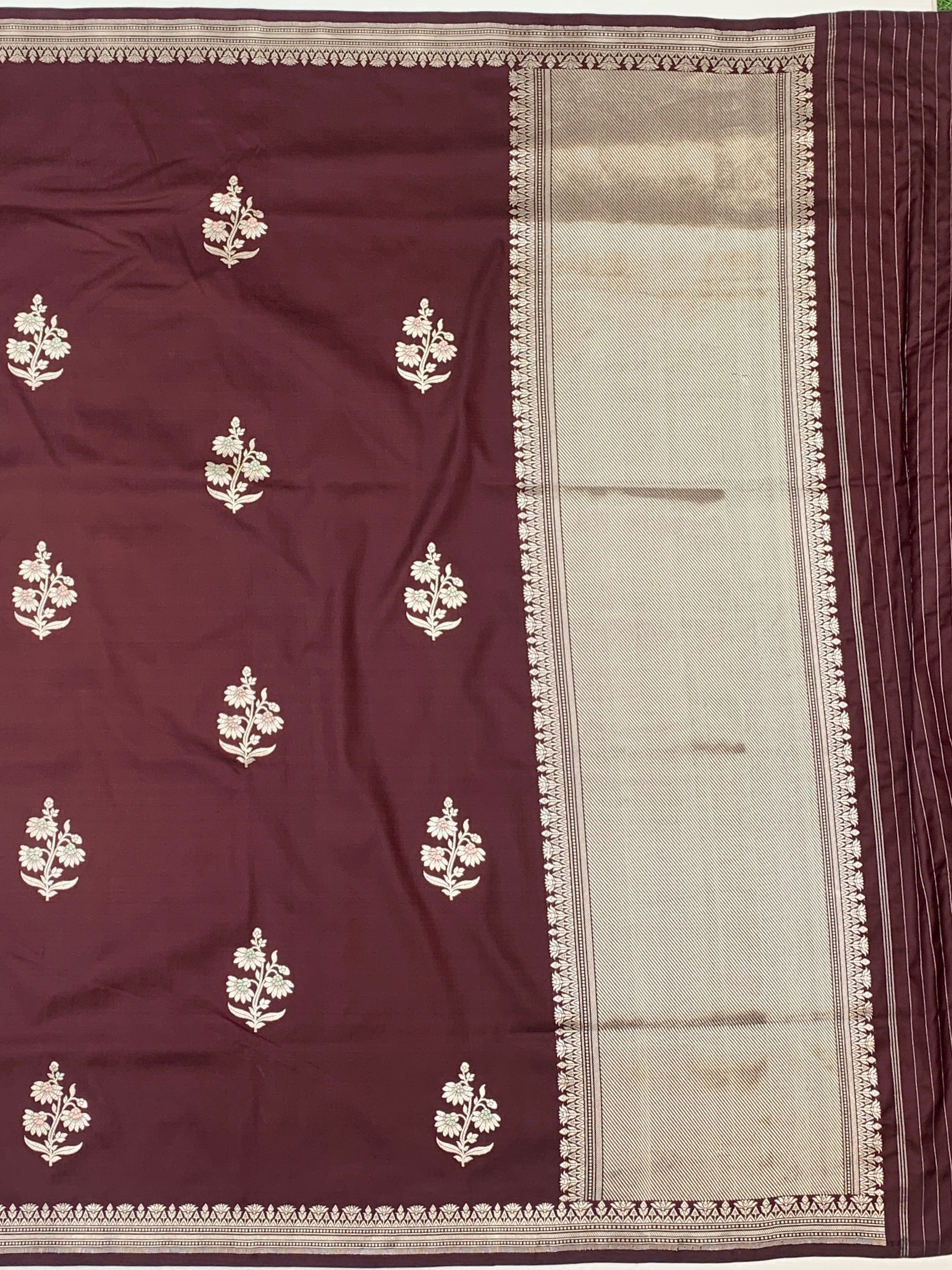 Exquisite Wine Banarasi Silk Saree with Dual Blouse Pieces