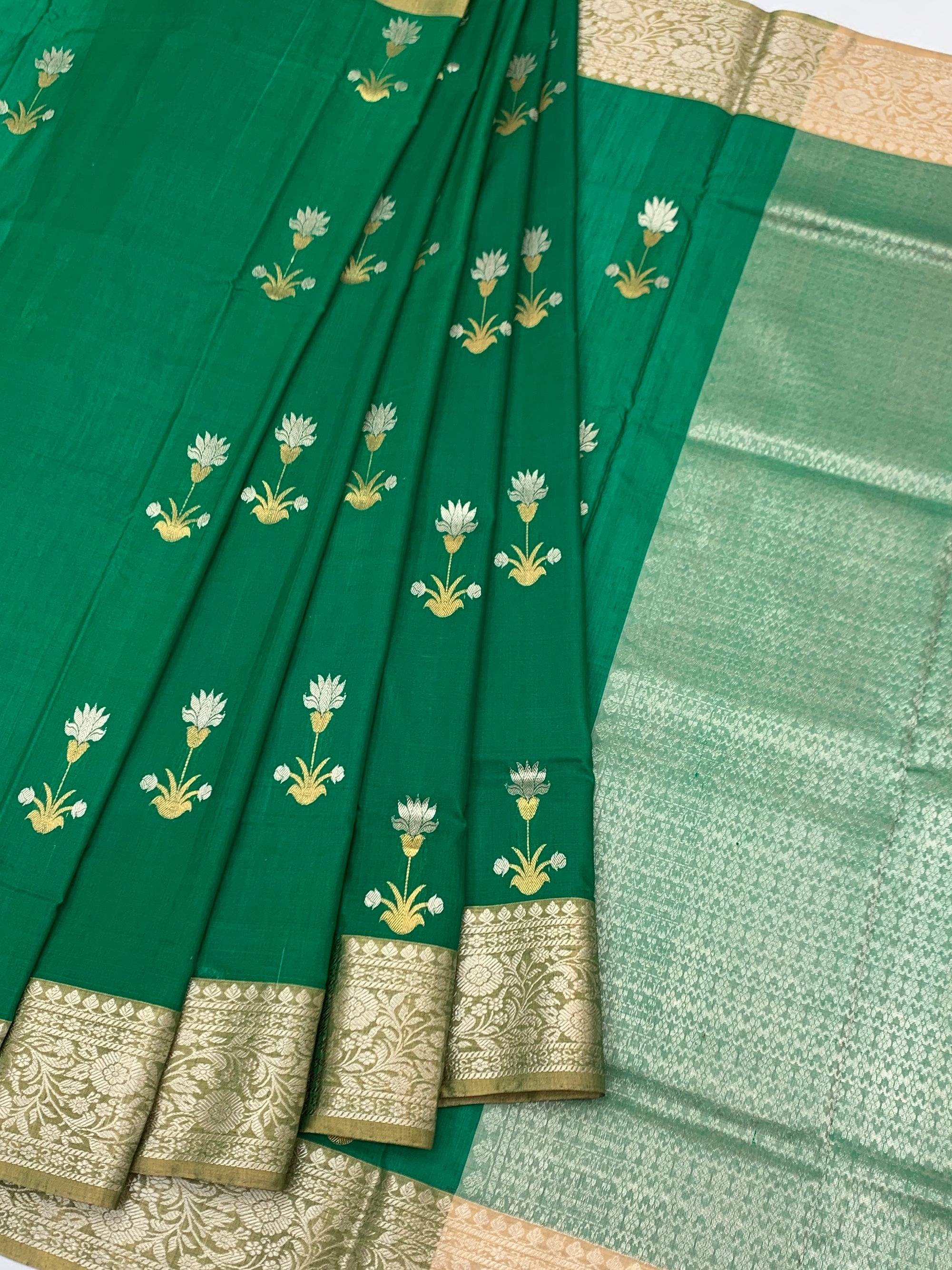 Emerald Elegance: Handcrafted Chanderi Silk Saree