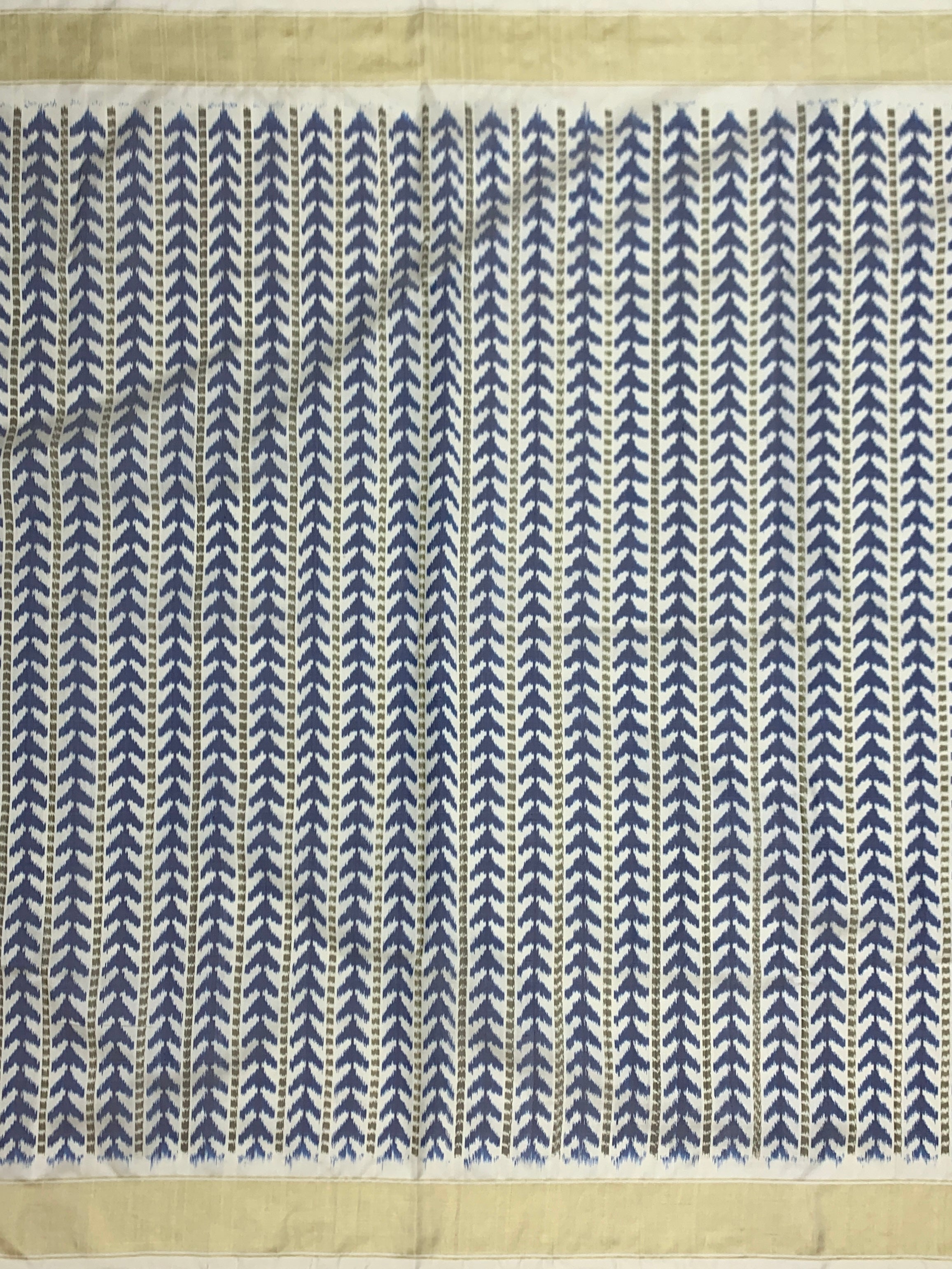 Handcrafted Pochampally Ikat Silk Saree in Indigo &amp; Pearl White