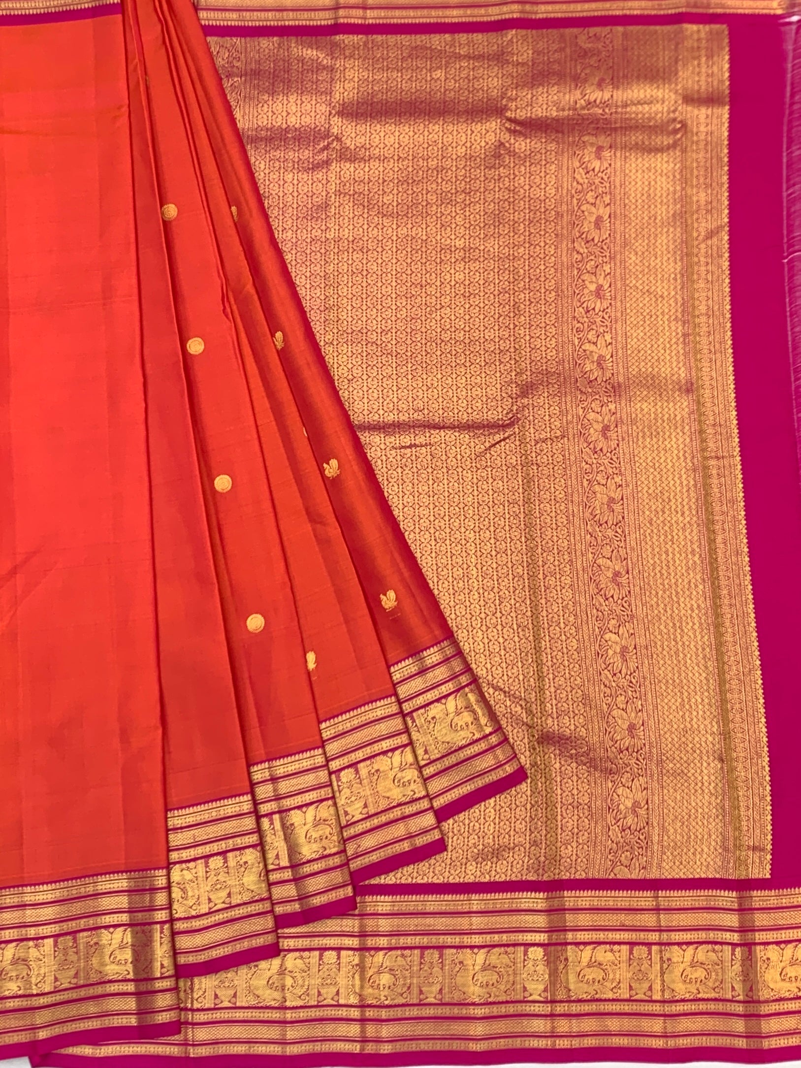 Elegant Dual-Tone Kanjeevaram Silk Saree with Peacock Motif Border