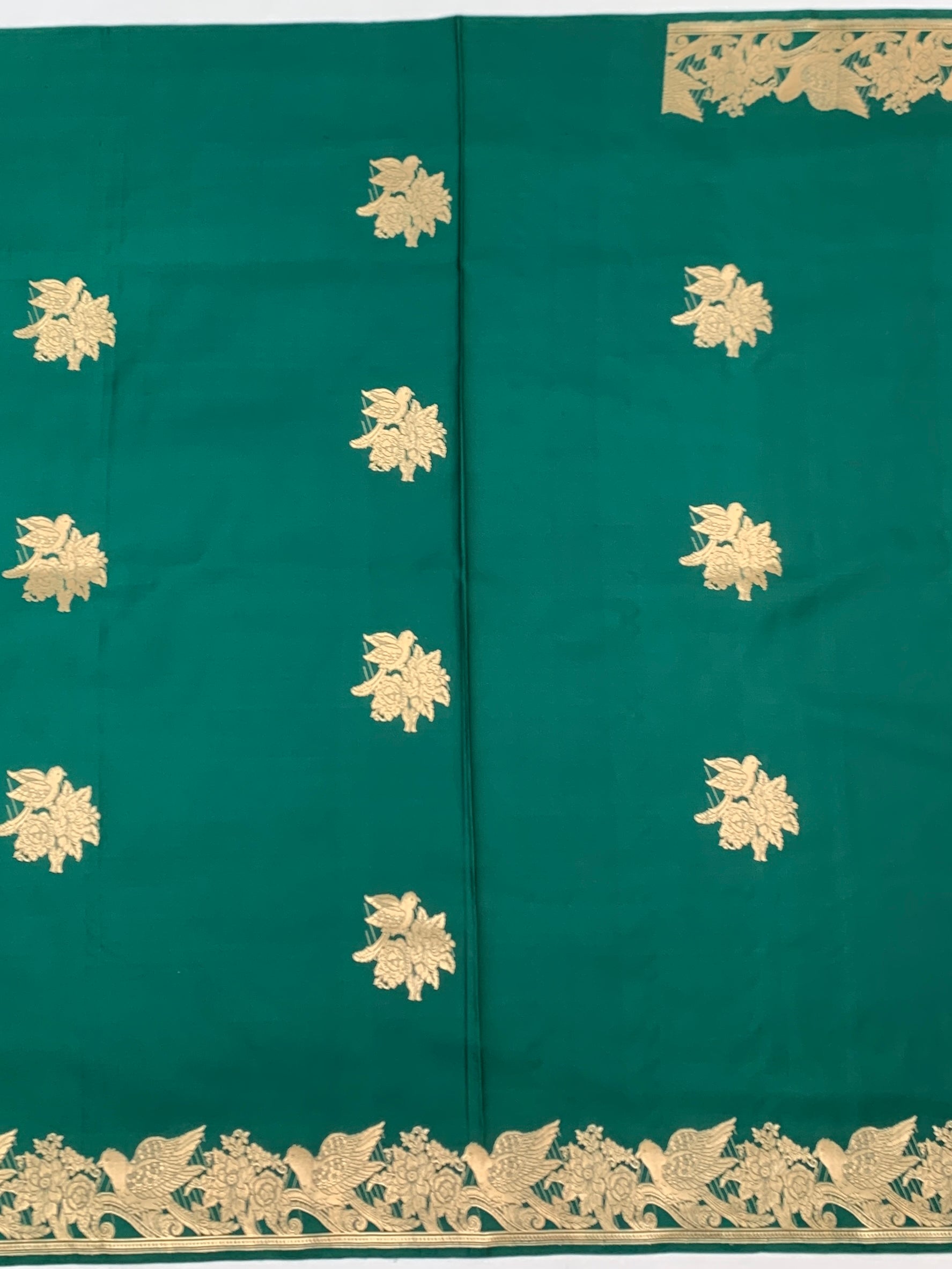 Emerald Elegance: Handwoven Mashru Silk Saree
