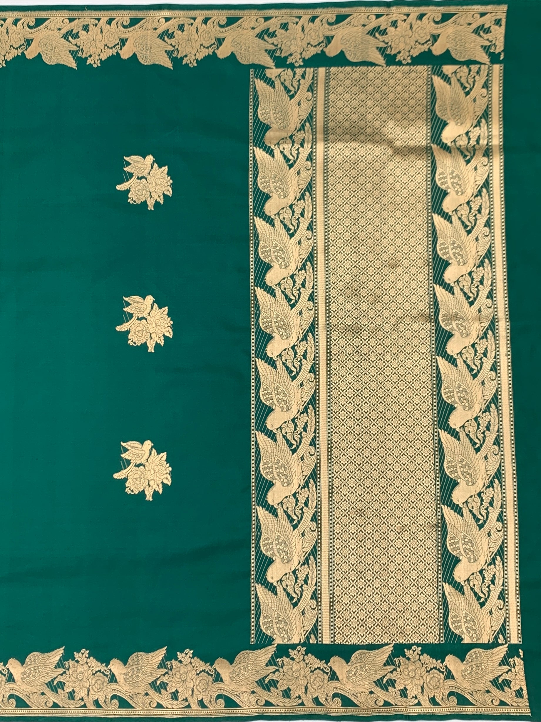 Emerald Elegance: Handwoven Mashru Silk Saree