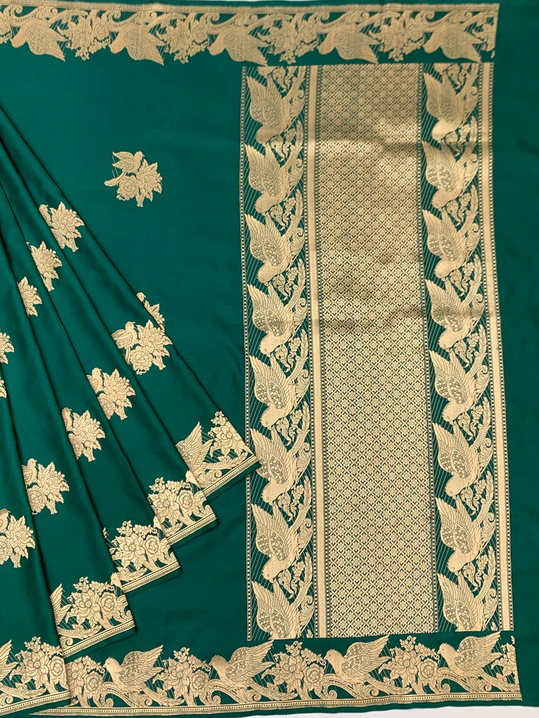 Emerald Elegance: Handwoven Mashru Silk Saree
