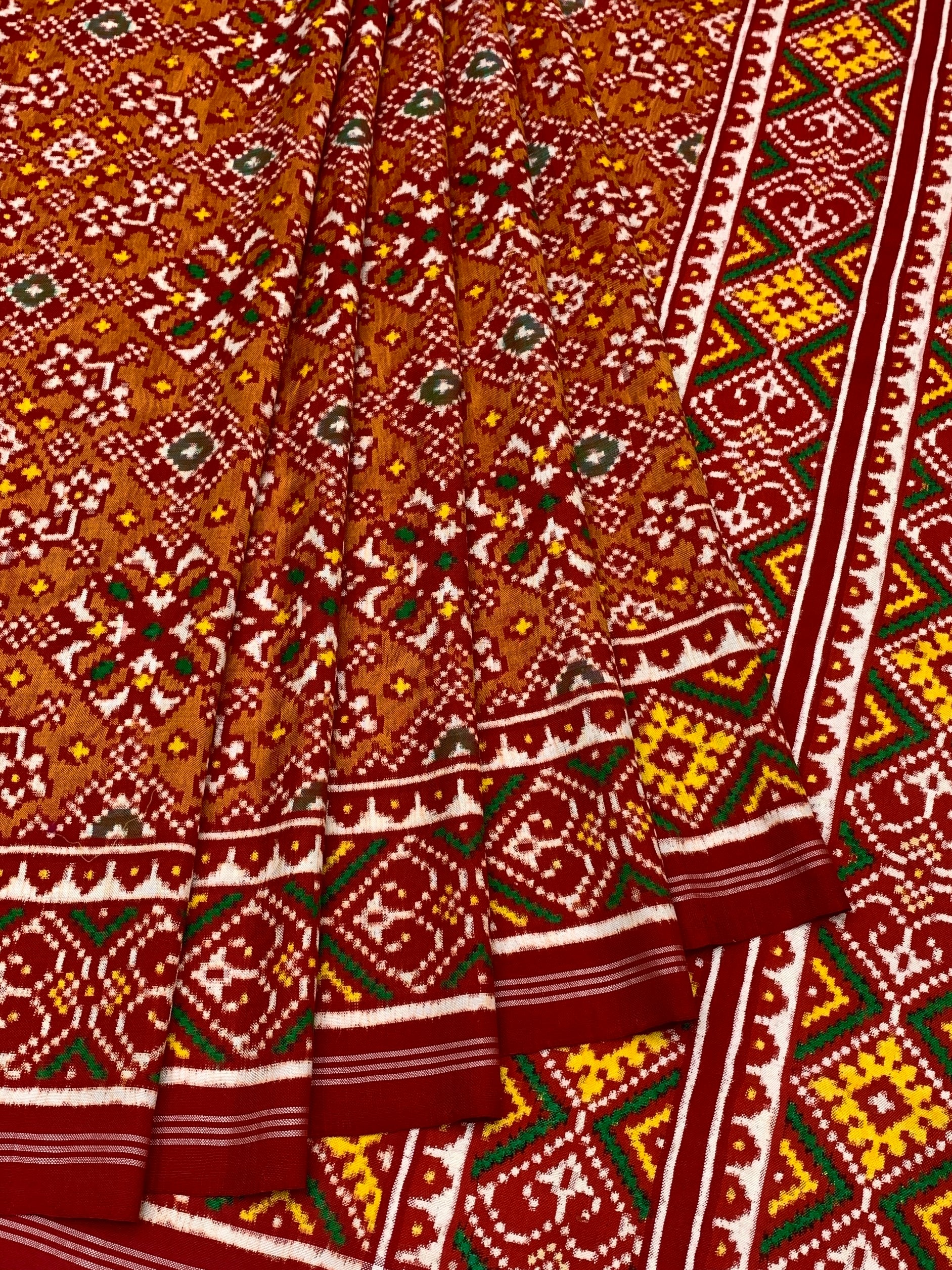 Exquisite Handwoven Patan Patola Silk Saree – Traditional Geometric Diamond Motif