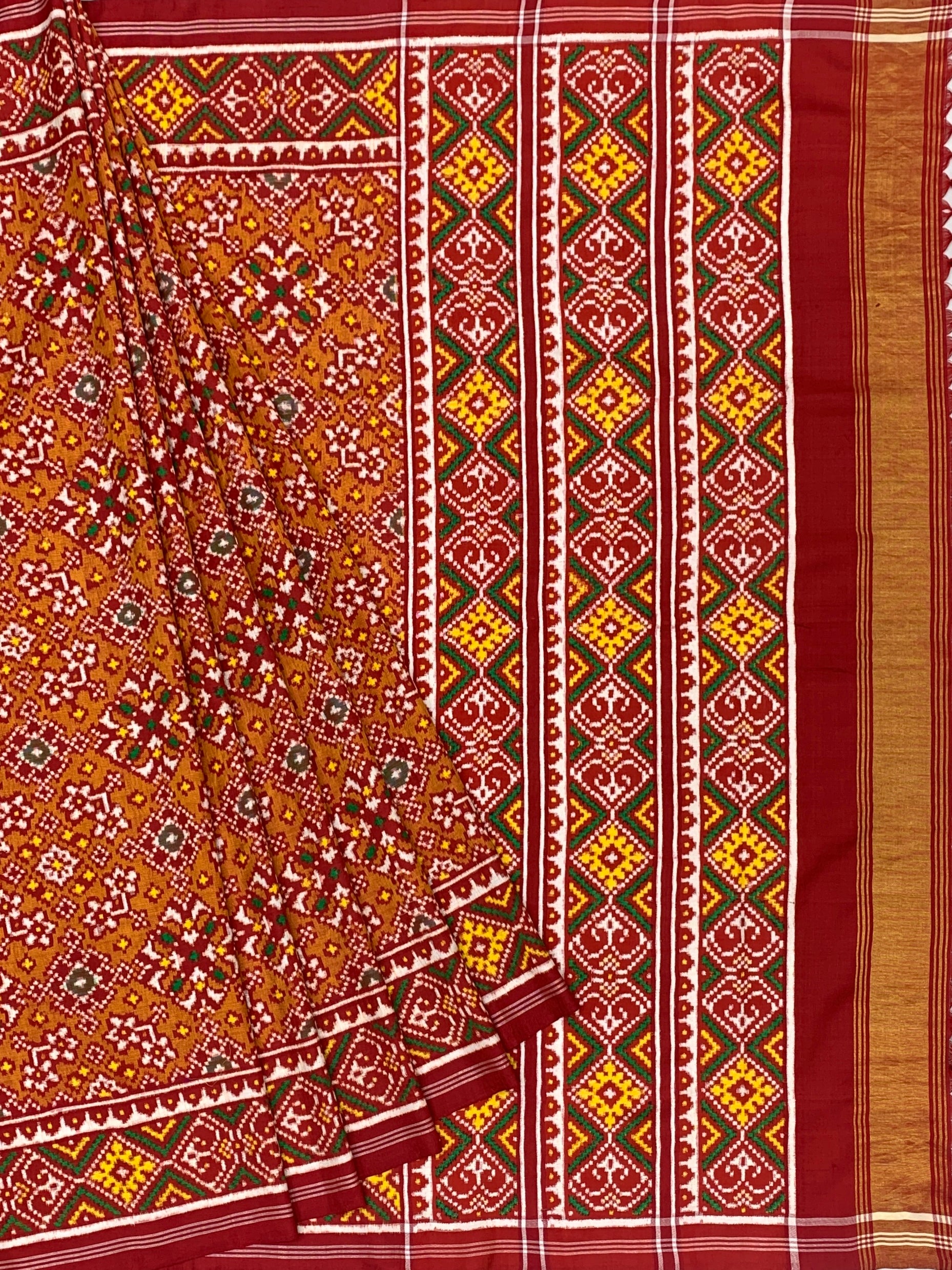 Exquisite Handwoven Patan Patola Silk Saree – Traditional Geometric Diamond Motif