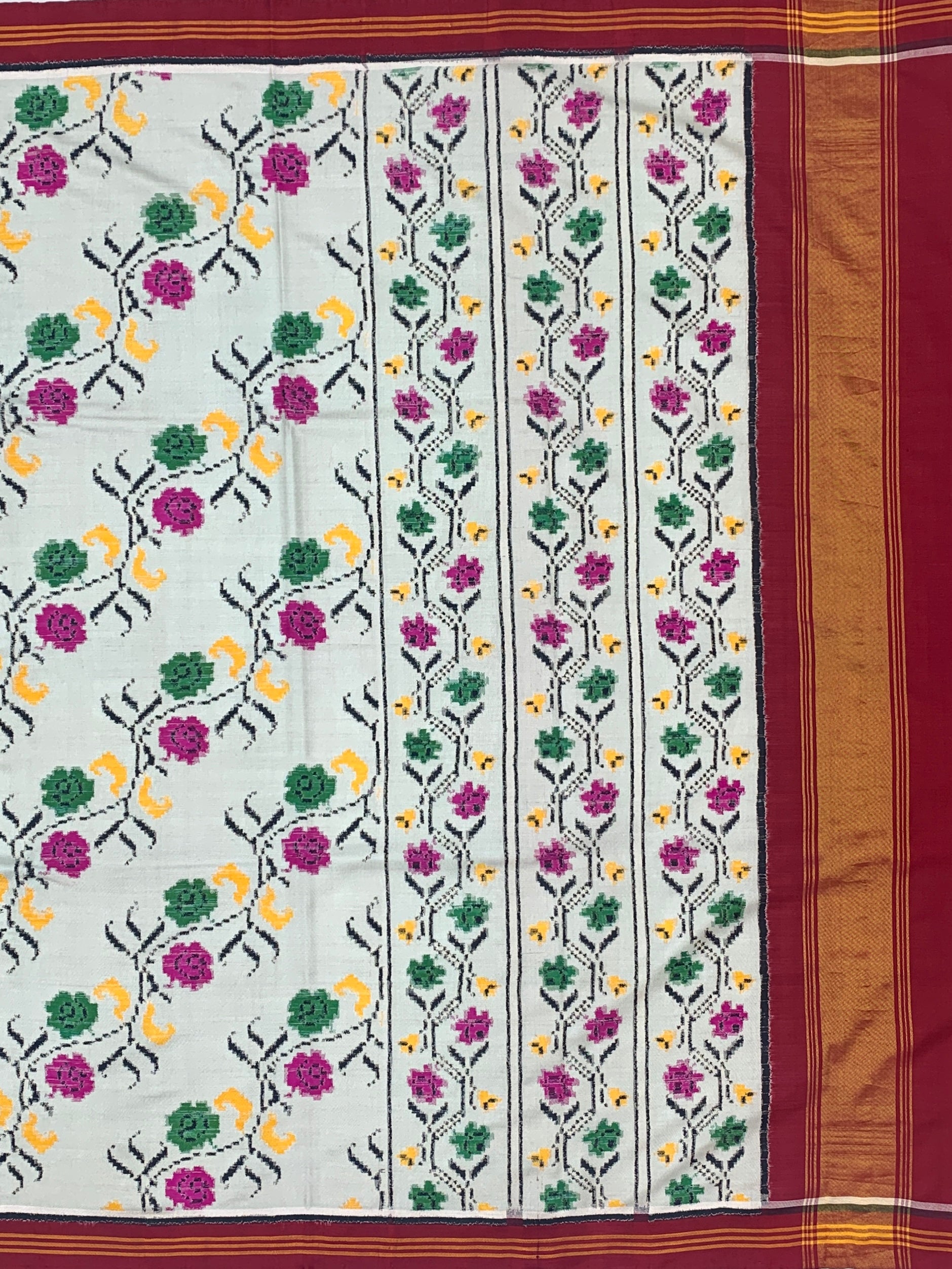 Exquisite Handwoven Patan Patola Silk Saree – Pale Seafoam & Crimson Floral Vine