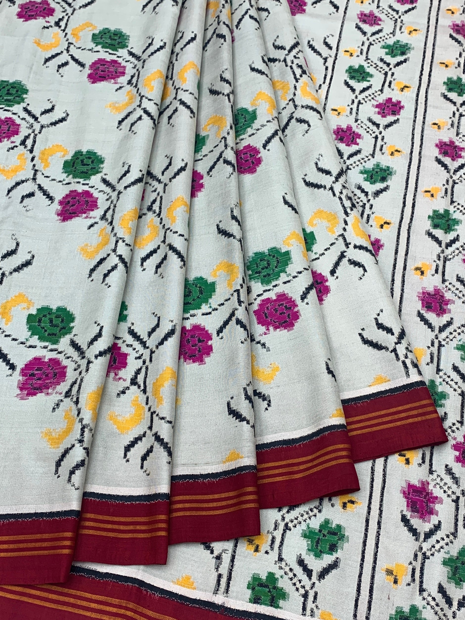 Exquisite Handwoven Patan Patola Silk Saree – Pale Seafoam & Crimson Floral Vine