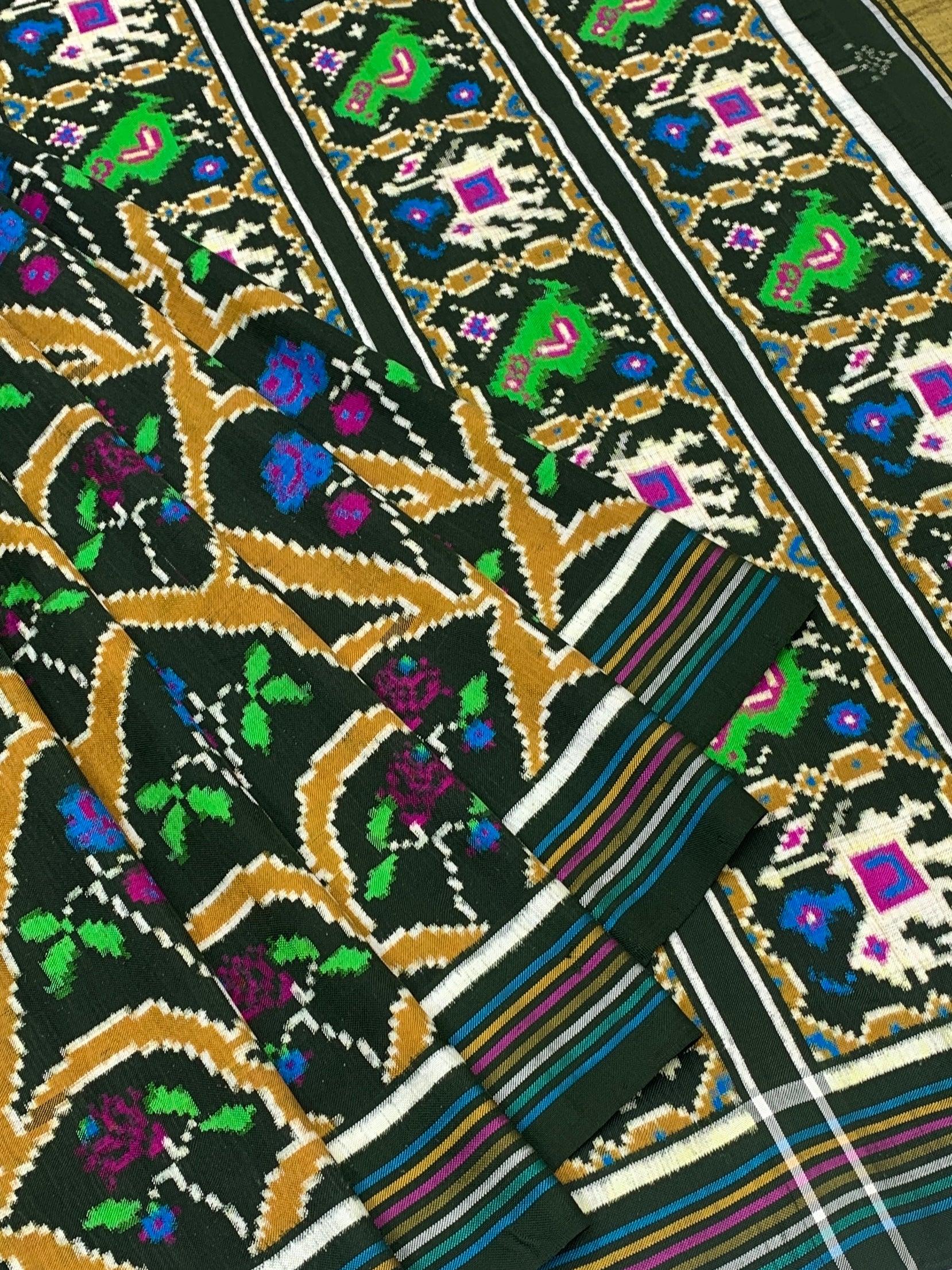 Exquisite Handwoven Patan Patola Silk Saree – Deep Bottle Green & Golden Mustard Floral Jaal