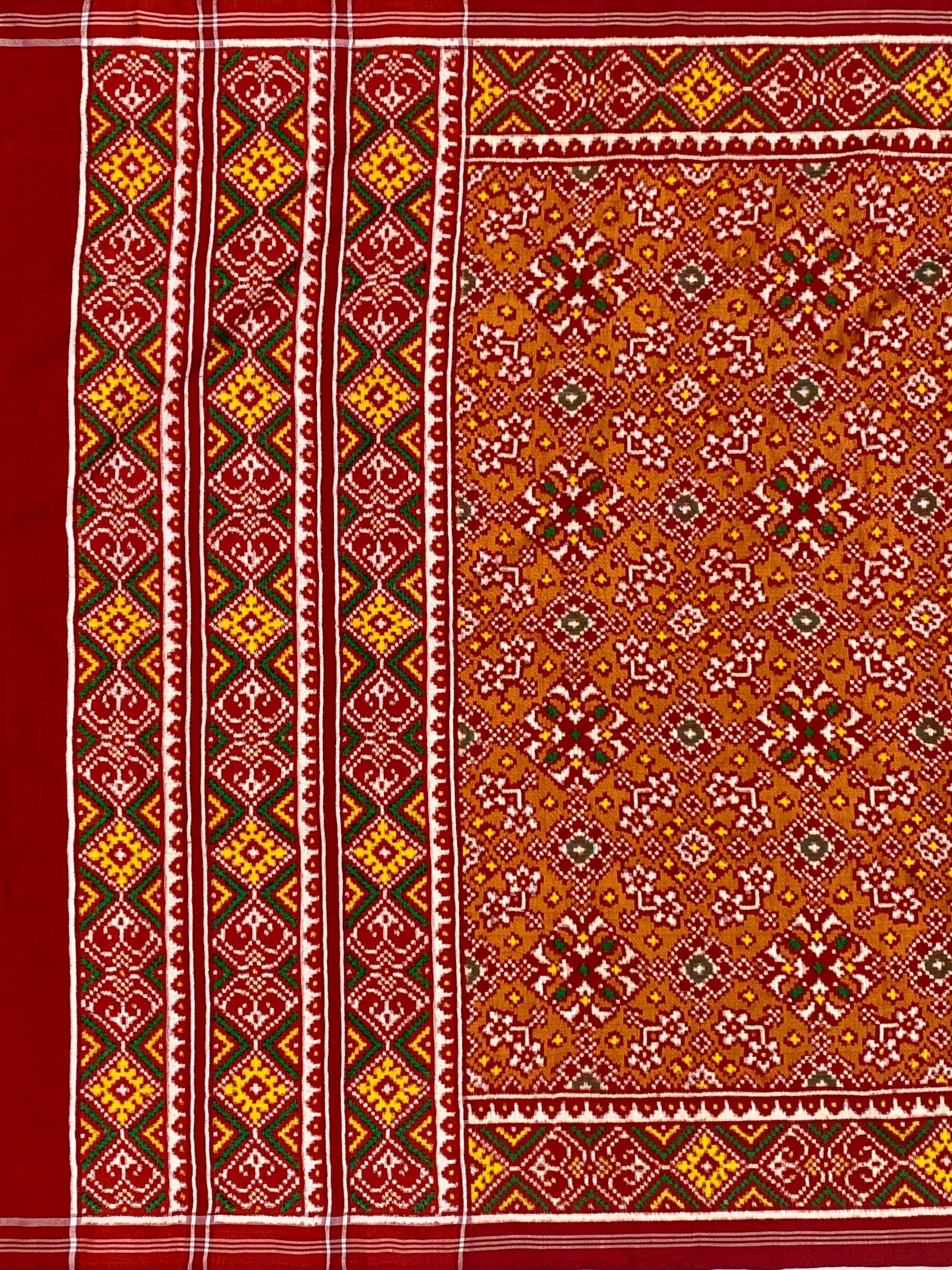 Exquisite Handwoven Patan Patola Silk Saree – Traditional Geometric Diamond Motif