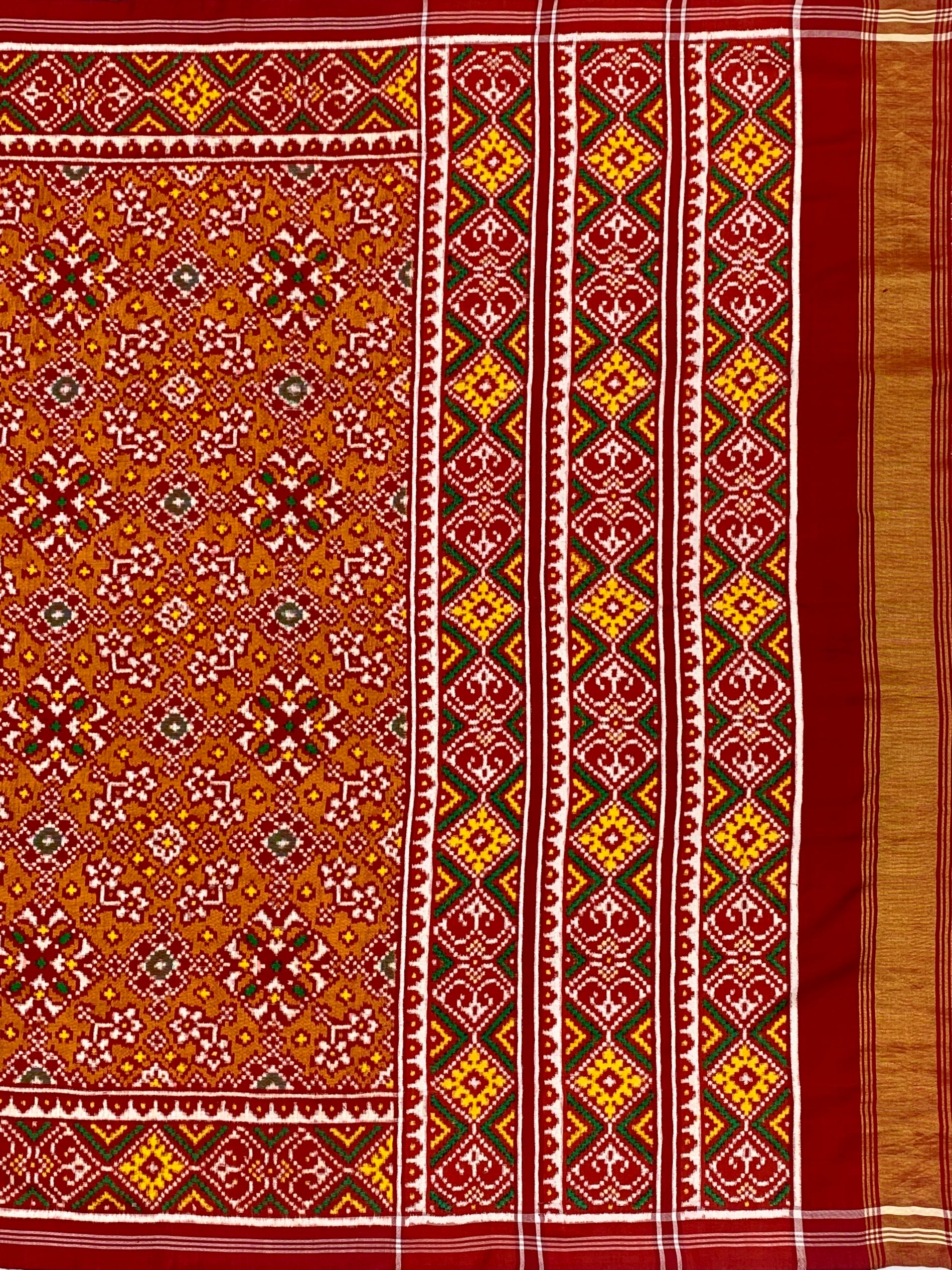 Exquisite Handwoven Patan Patola Silk Saree – Traditional Geometric Diamond Motif