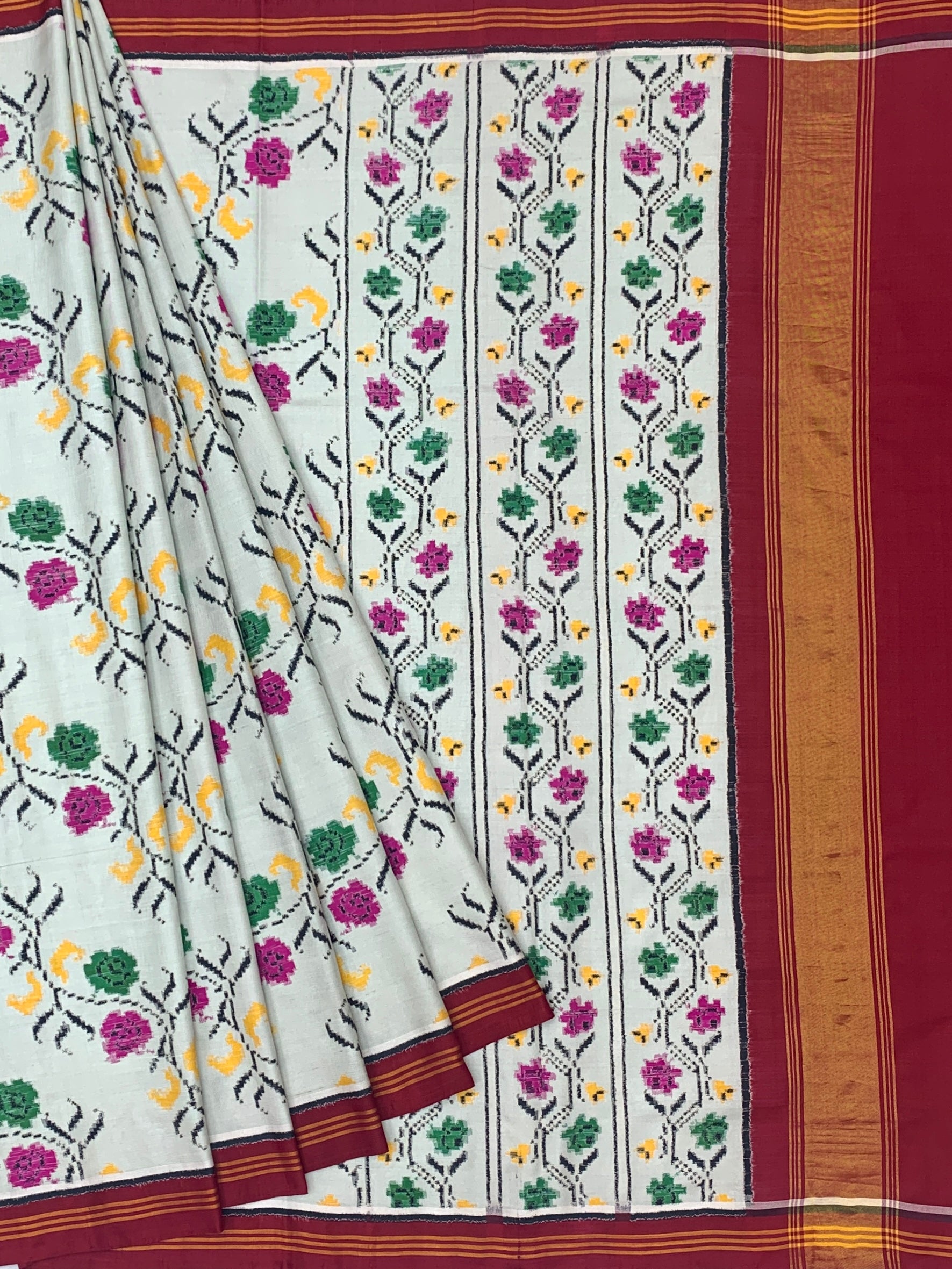 Exquisite Handwoven Patan Patola Silk Saree – Pale Seafoam & Crimson Floral Vine