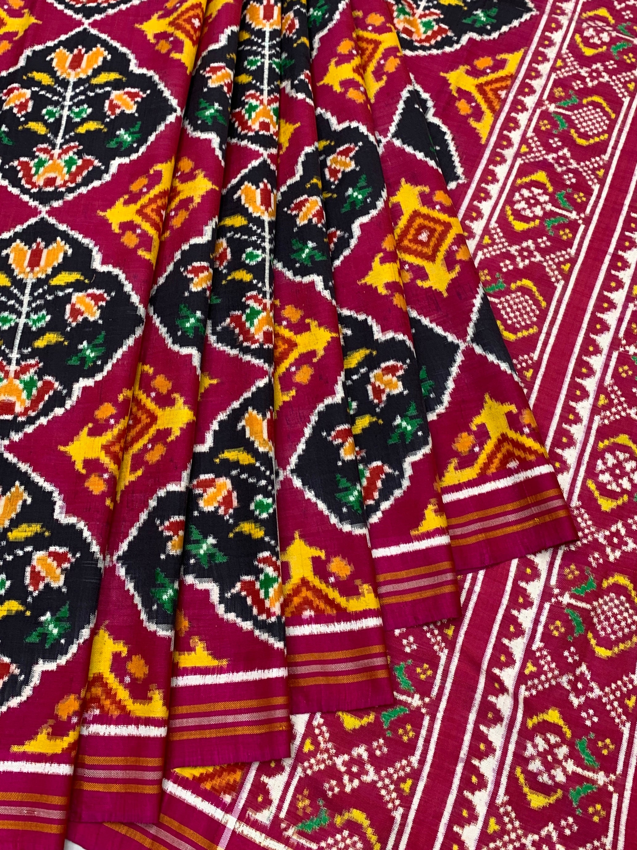 Exquisite Handwoven Patan Patola Silk Saree – Magenta & Black Floral Diamond Medallion