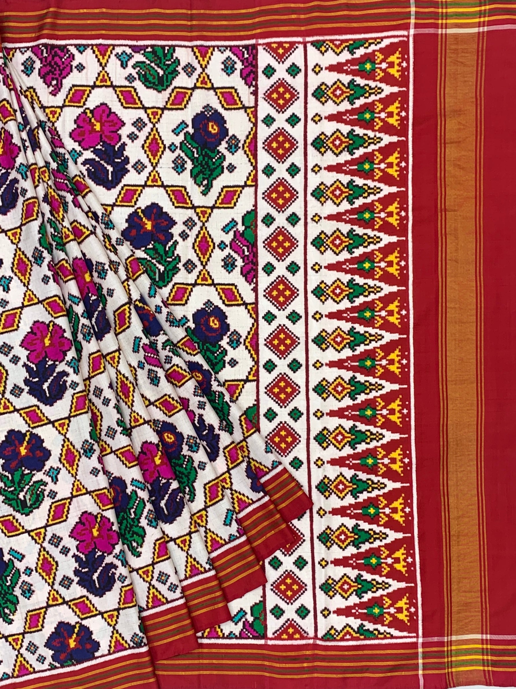 Exquisite Handwoven Patan Patola Silk Saree – Phul Bhat Motif