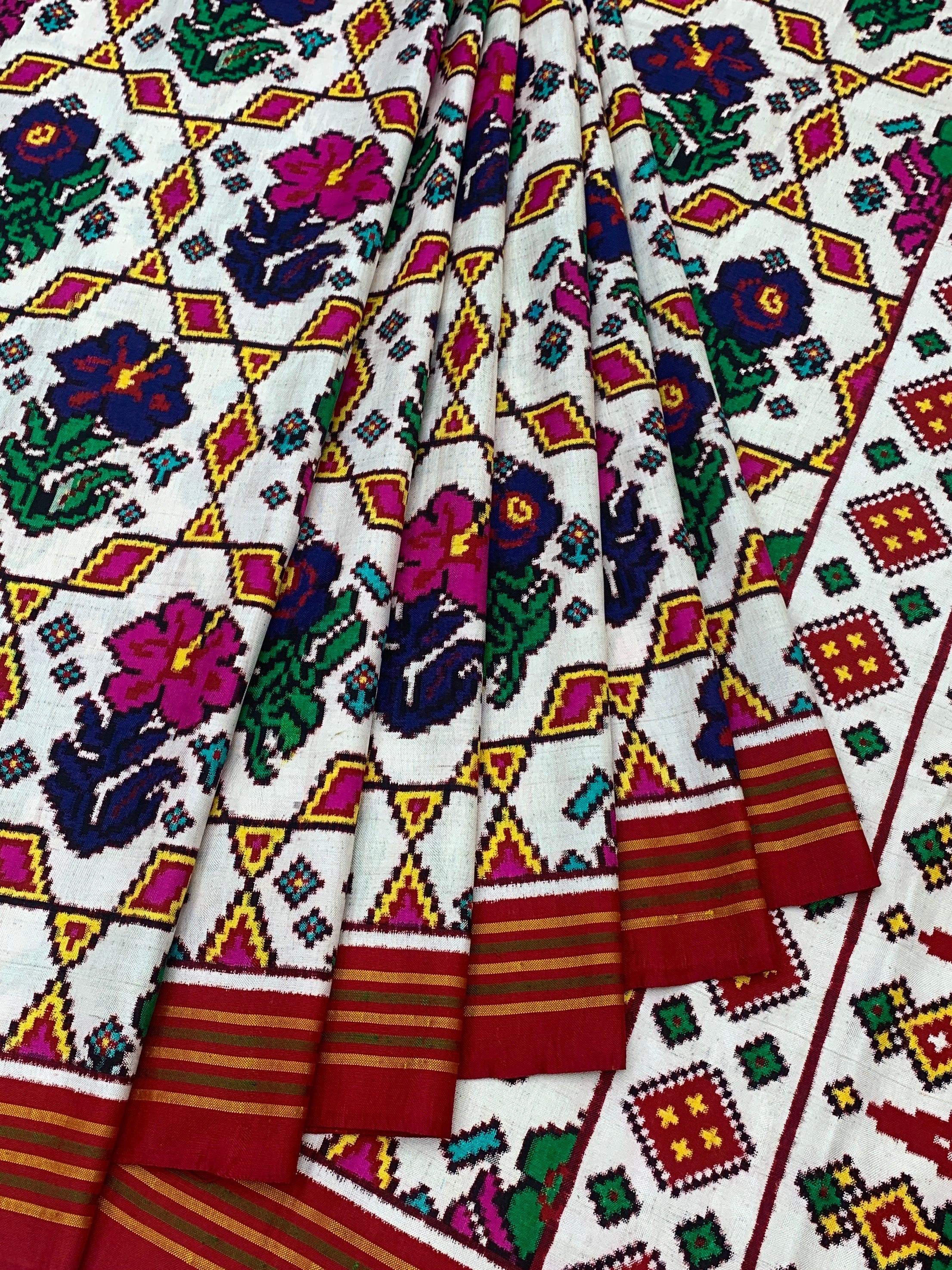 Exquisite Handwoven Patan Patola Silk Saree – Phul Bhat Motif