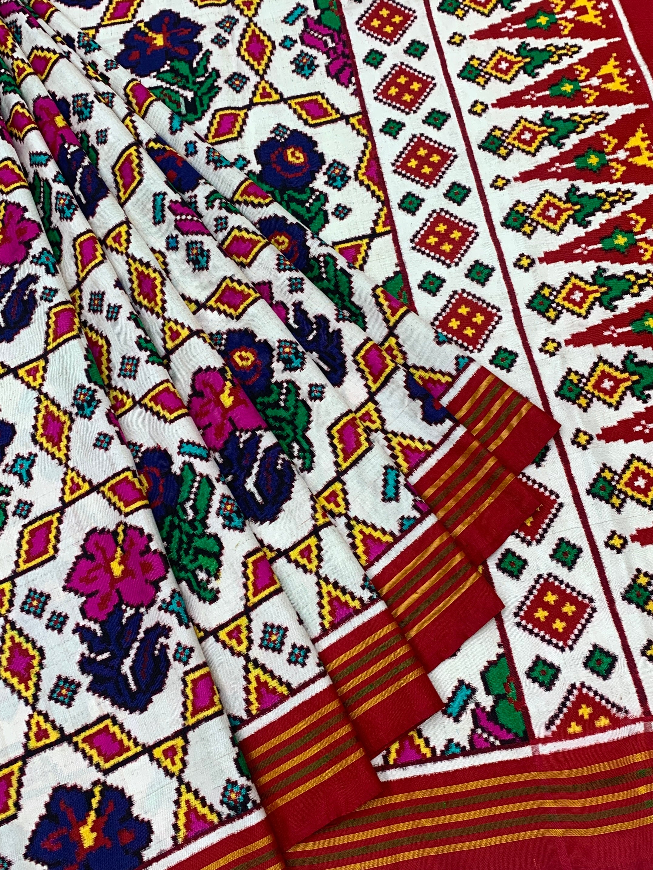 Exquisite Handwoven Patan Patola Silk Saree – Phul Bhat Motif
