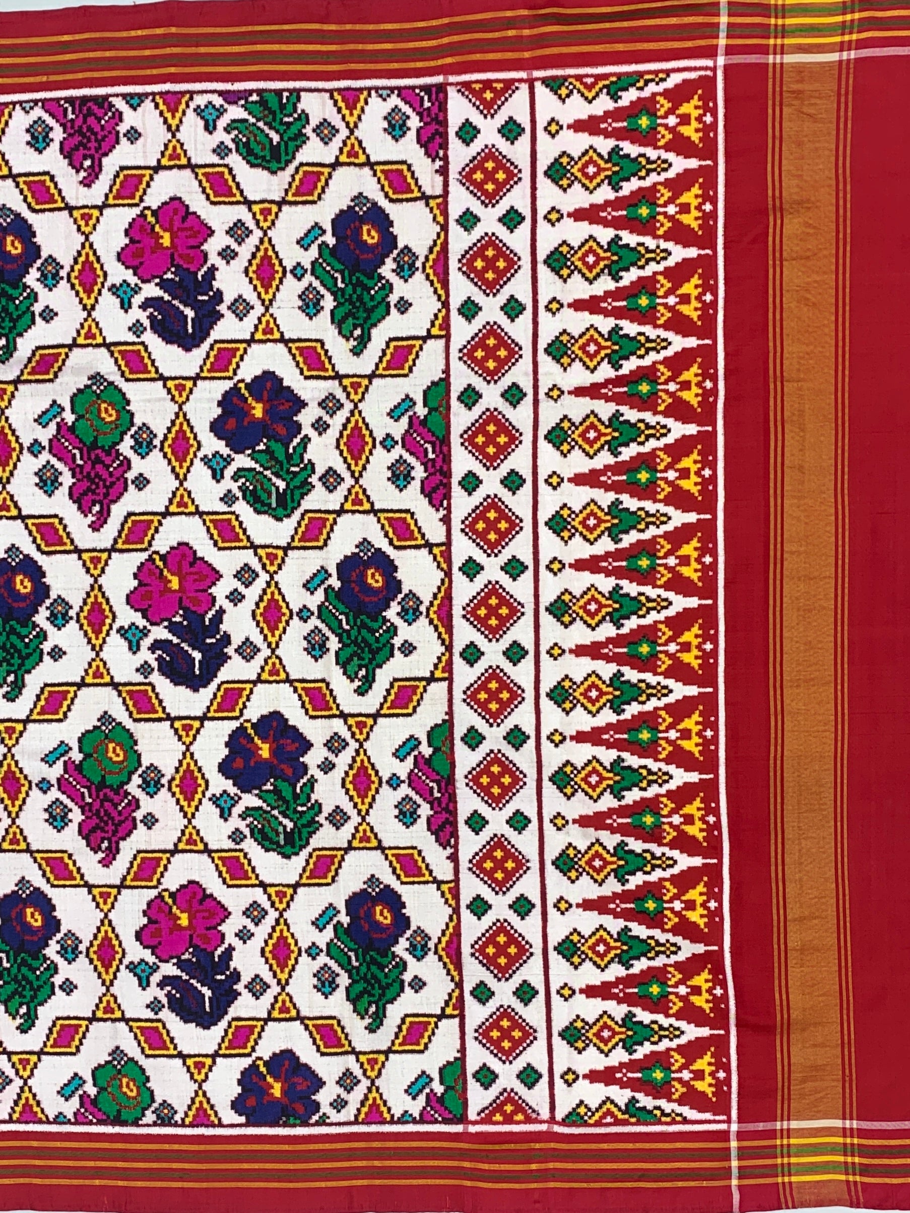 Exquisite Handwoven Patan Patola Silk Saree – Phul Bhat Motif