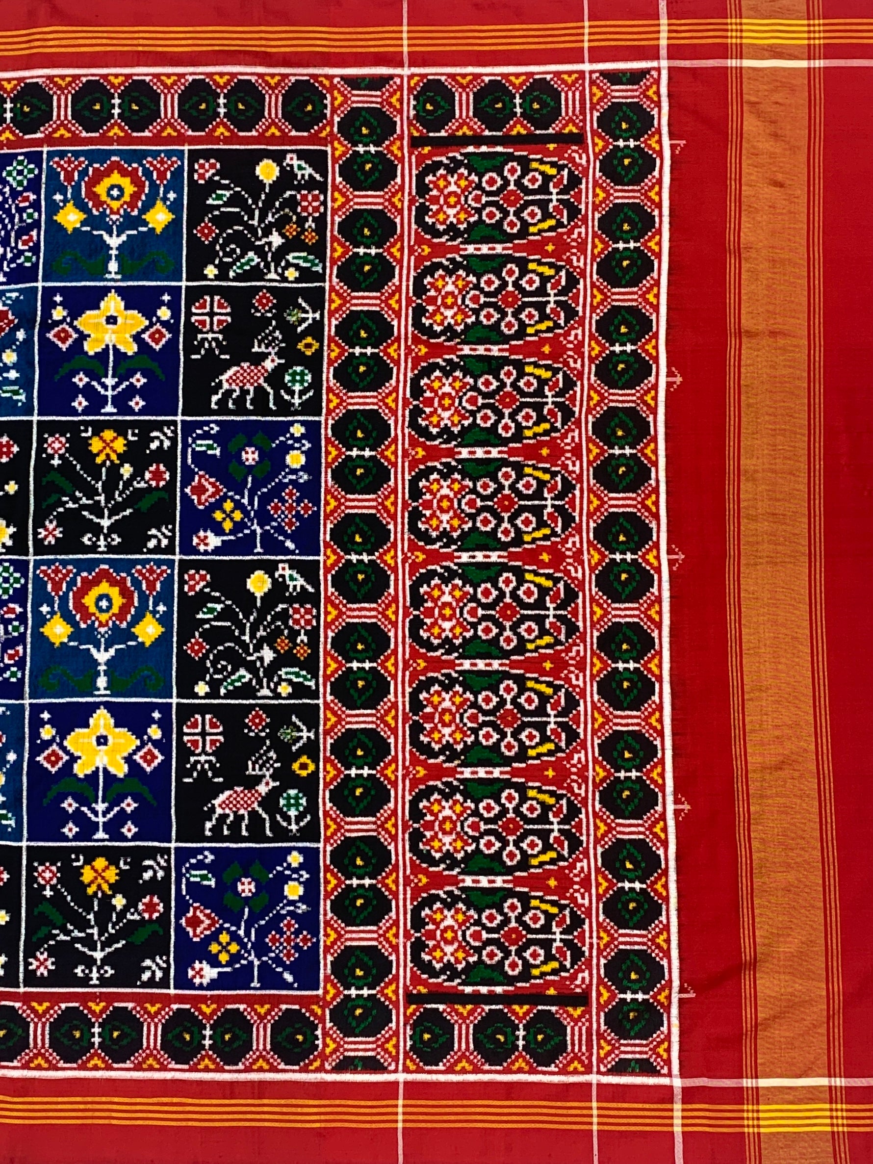 Exquisite Handwoven Patan Patola Silk Saree – Traditional Grid Motif