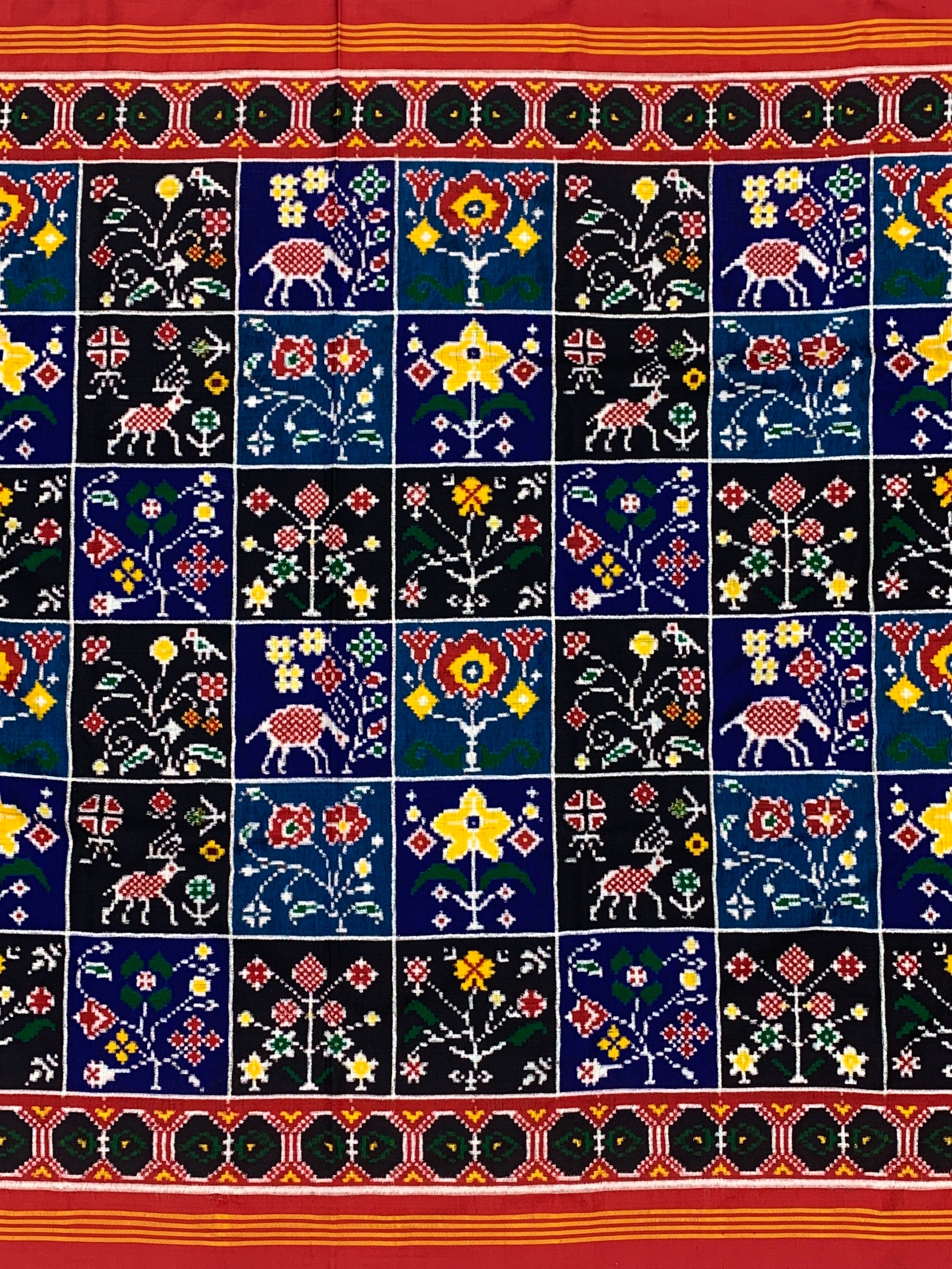 Exquisite Handwoven Patan Patola Silk Saree – Traditional Grid Motif