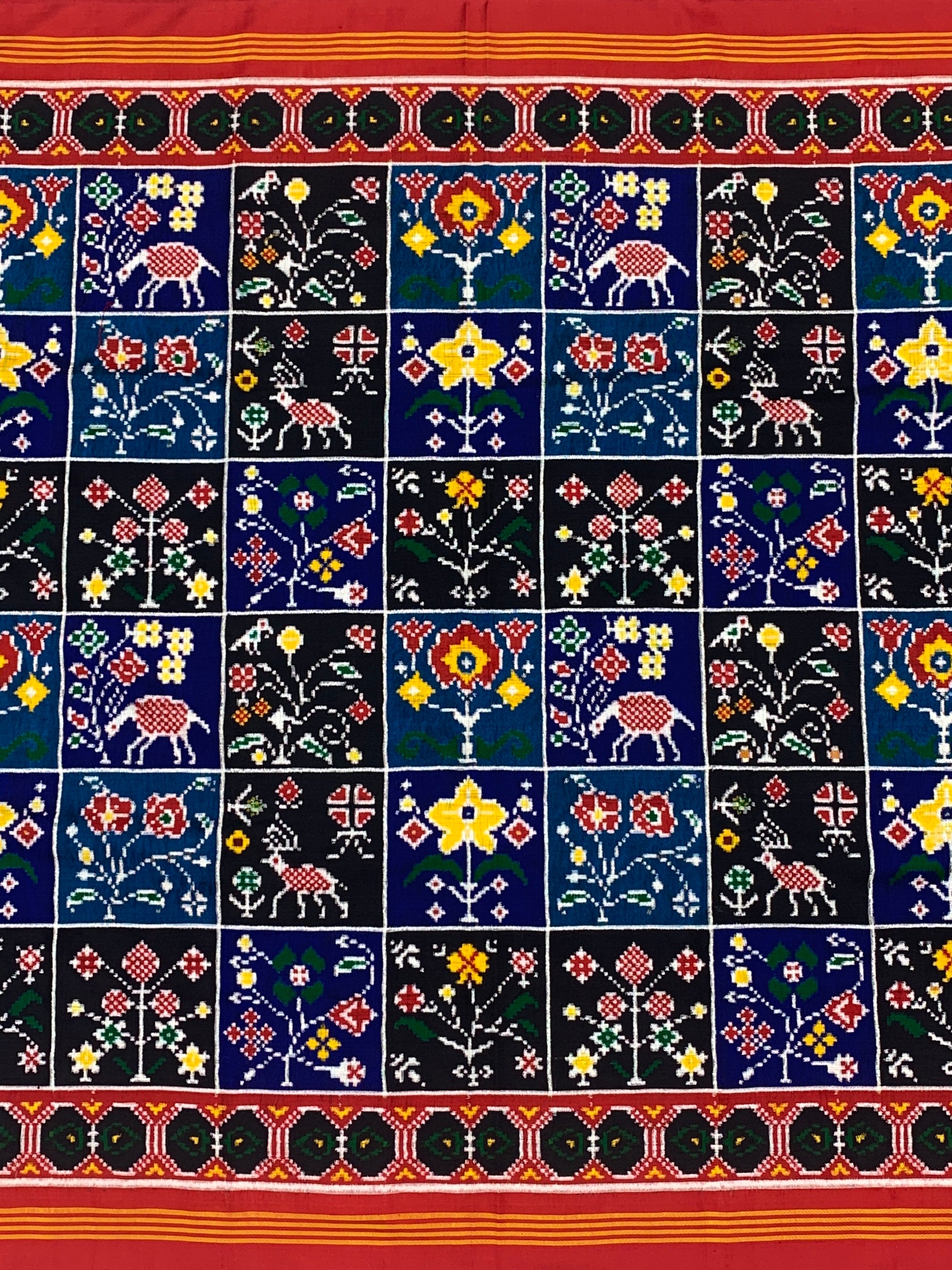Exquisite Handwoven Patan Patola Silk Saree – Traditional Grid Motif