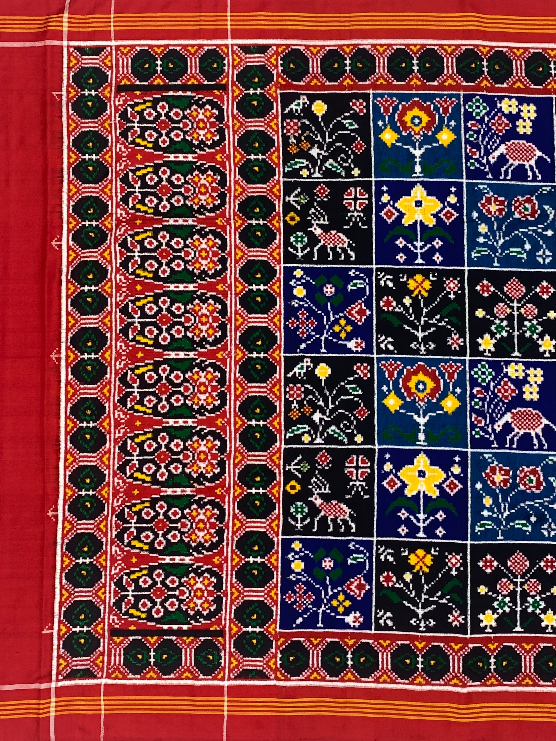 Exquisite Handwoven Patan Patola Silk Saree – Traditional Grid Motif