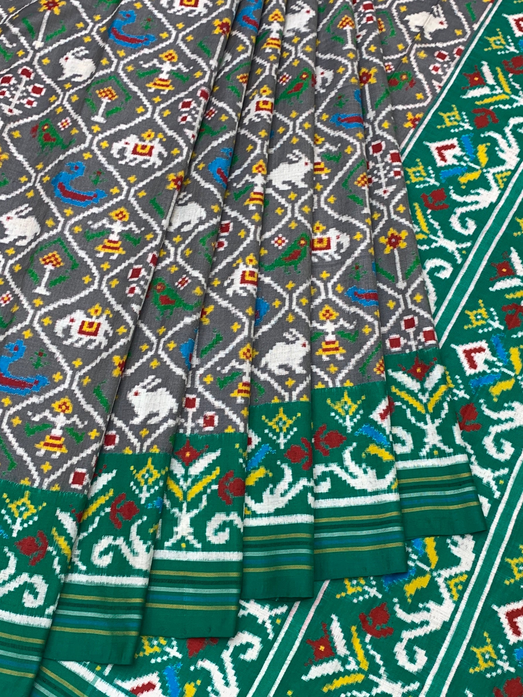 Exquisite Handwoven Patan Patola Silk Saree – Contemporary Grey & Emerald Green
