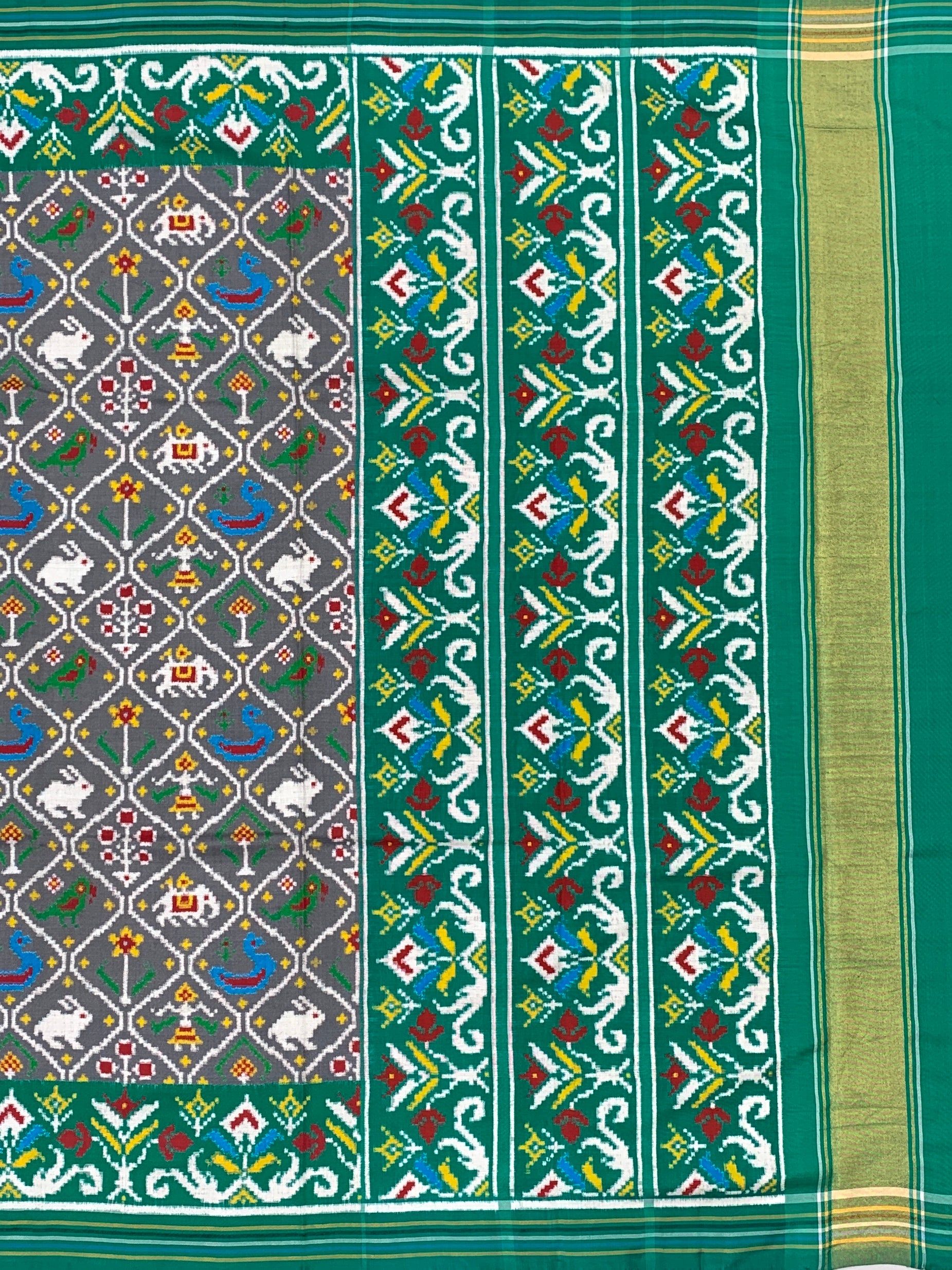 Exquisite Handwoven Patan Patola Silk Saree – Contemporary Grey & Emerald Green