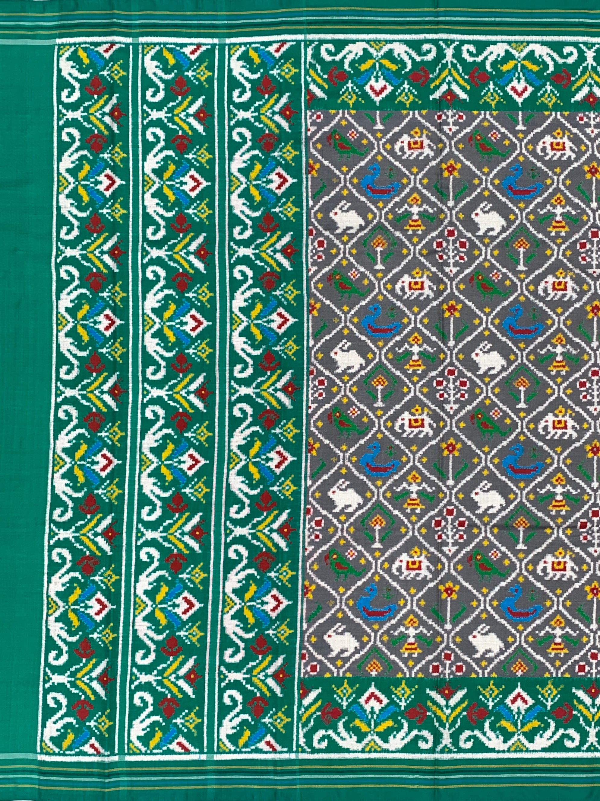 Exquisite Handwoven Patan Patola Silk Saree – Contemporary Grey & Emerald Green