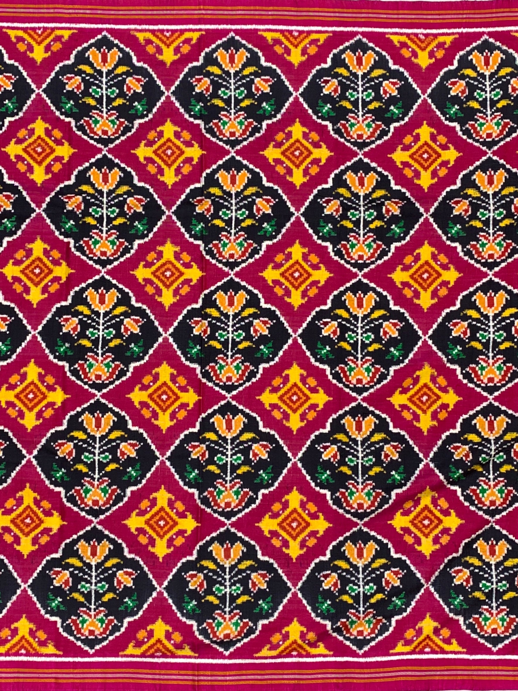 Exquisite Handwoven Patan Patola Silk Saree – Magenta & Black Floral Diamond Medallion