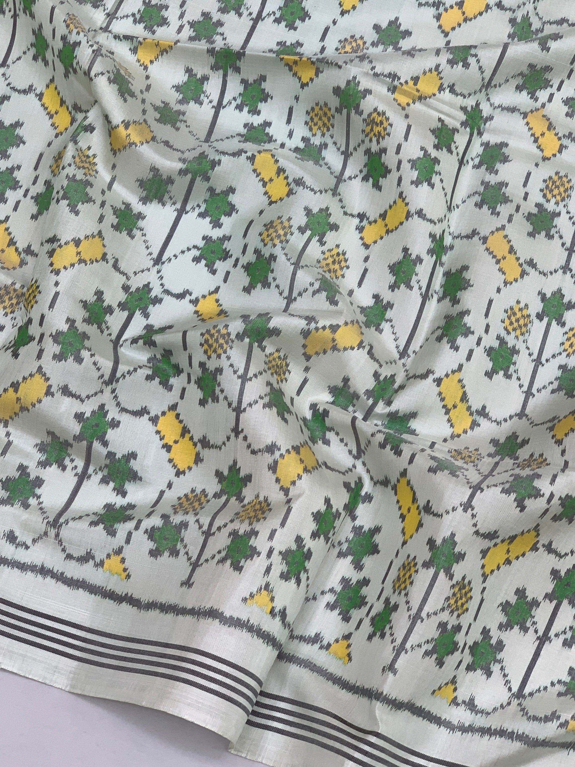 Monochrome Muse: Pristine Half White & Emerald Popat Patola Saree