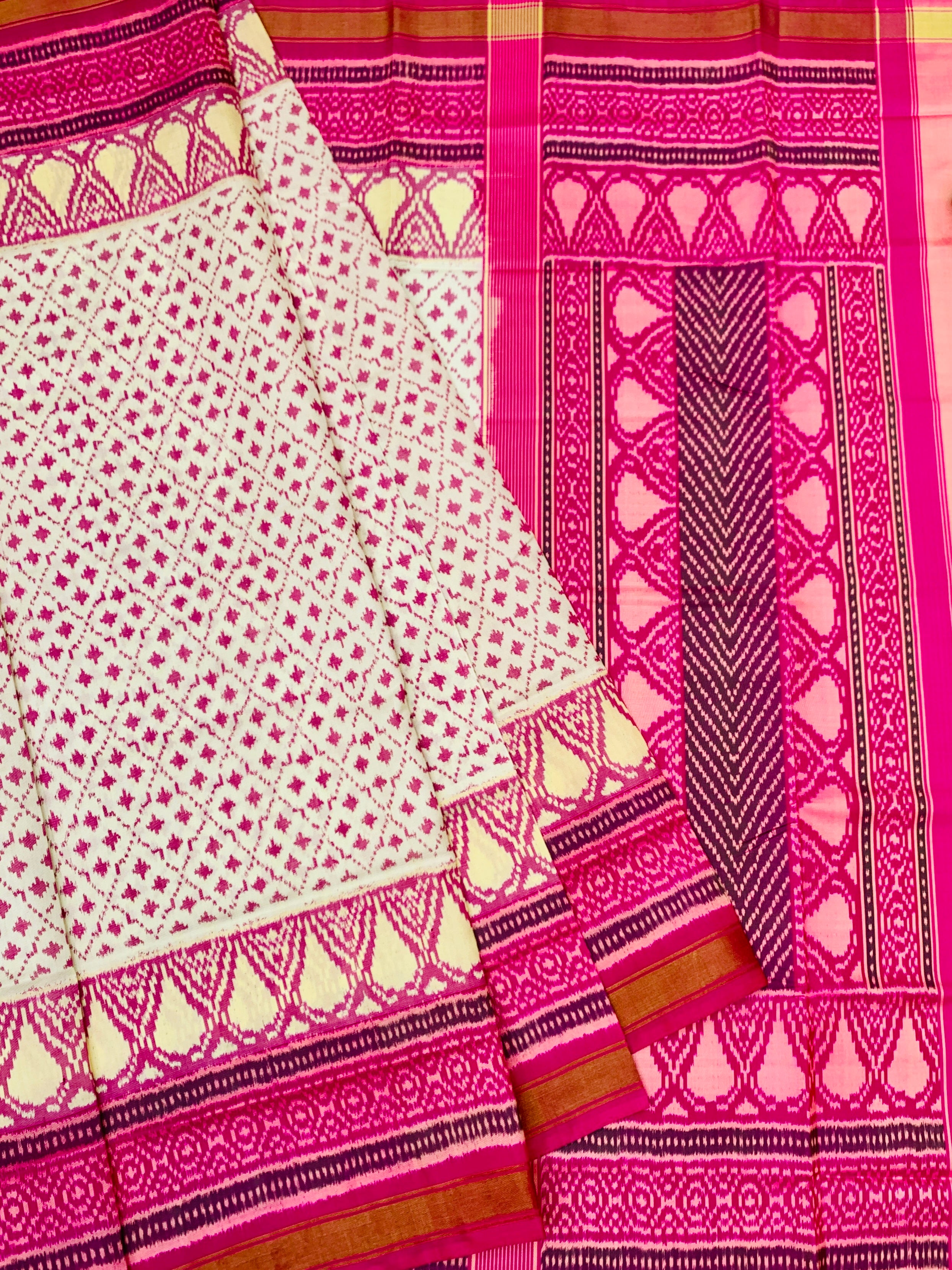 Exquisite Cream & Rani Pink Rajkot Patola Silk Saree