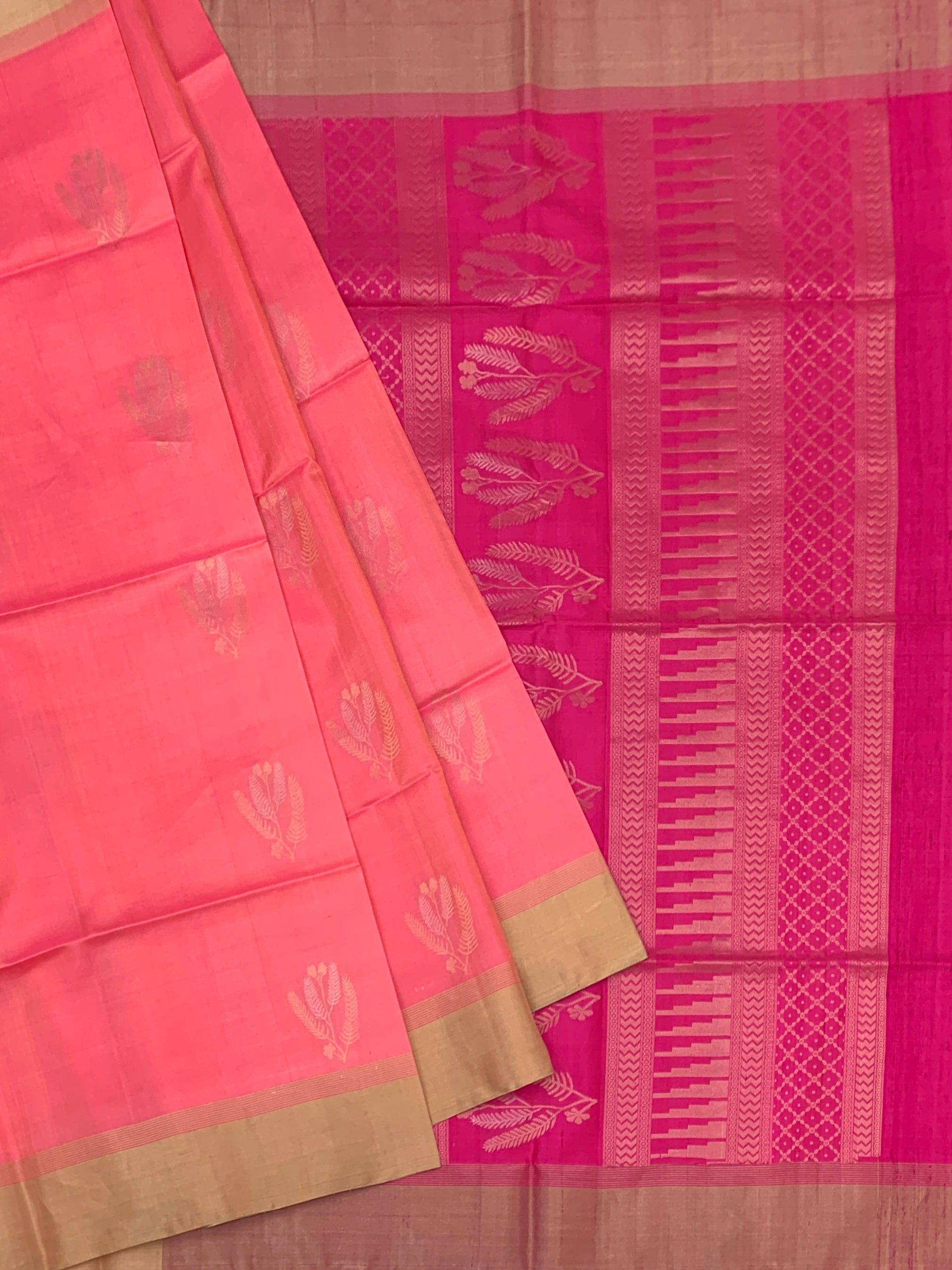 Exquisite Peach-Pink Soft Silk Saree with Rani Pink Pallu