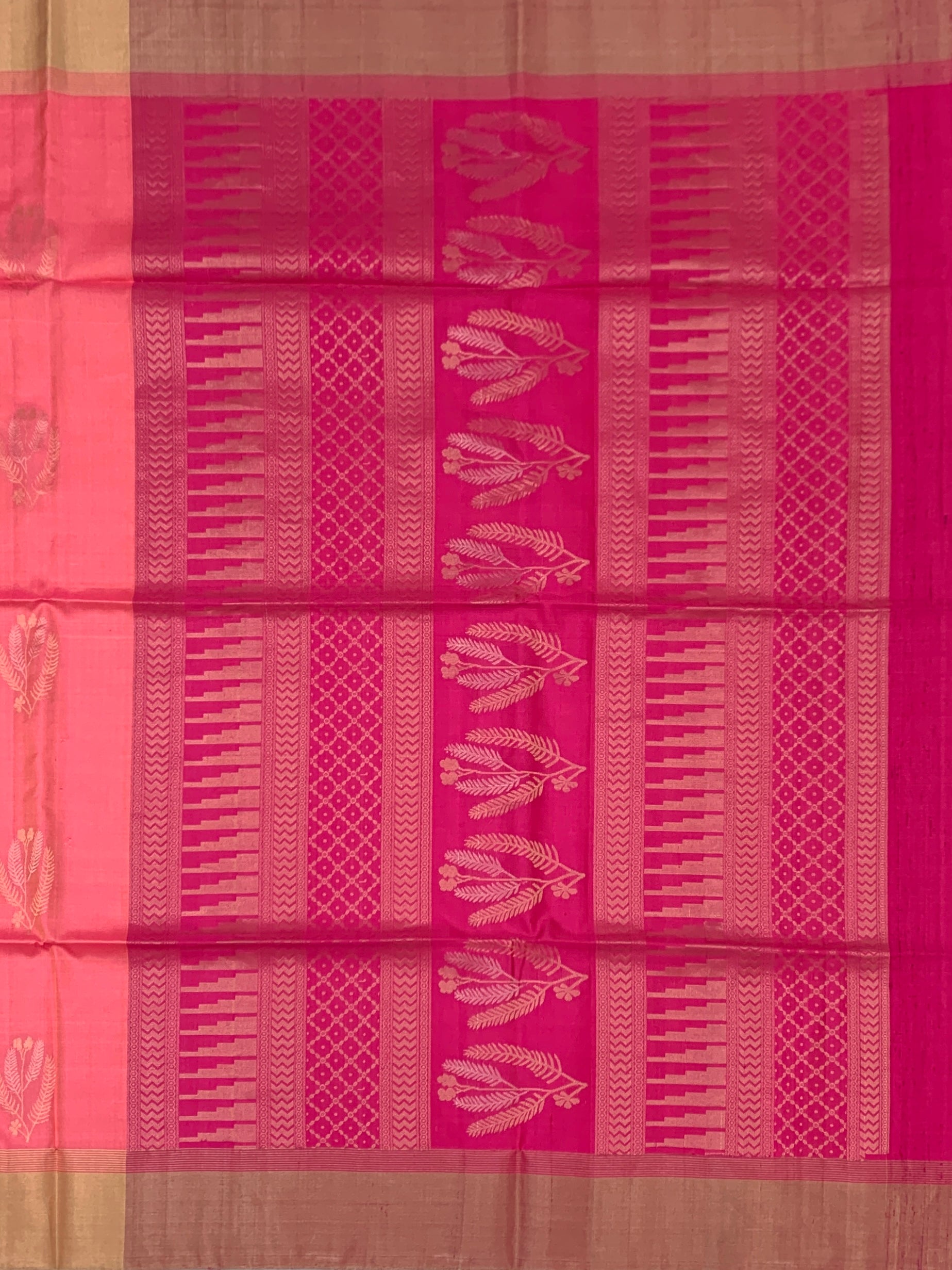 Exquisite Peach-Pink Soft Silk Saree with Rani Pink Pallu