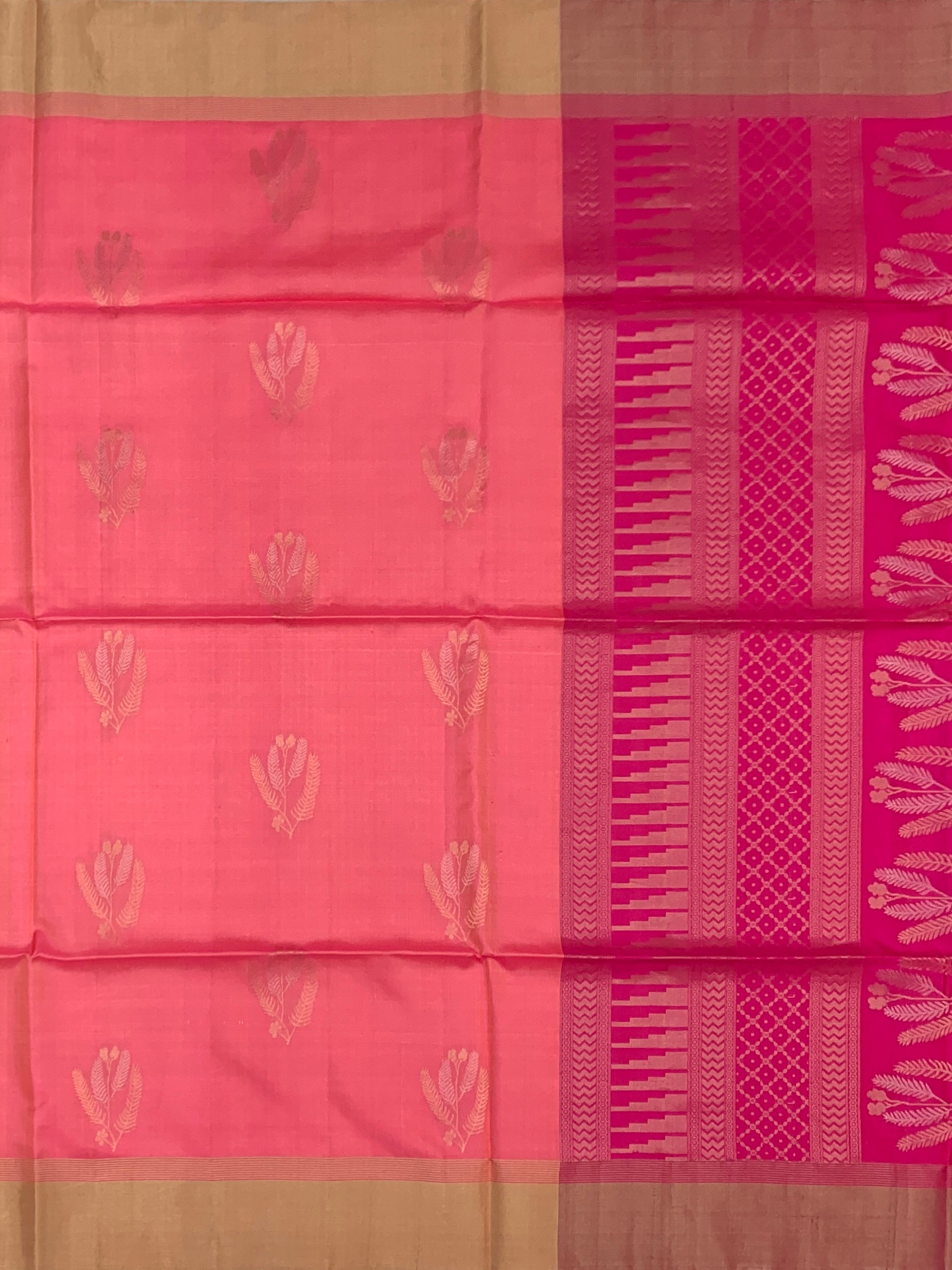 Exquisite Peach-Pink Soft Silk Saree with Rani Pink Pallu