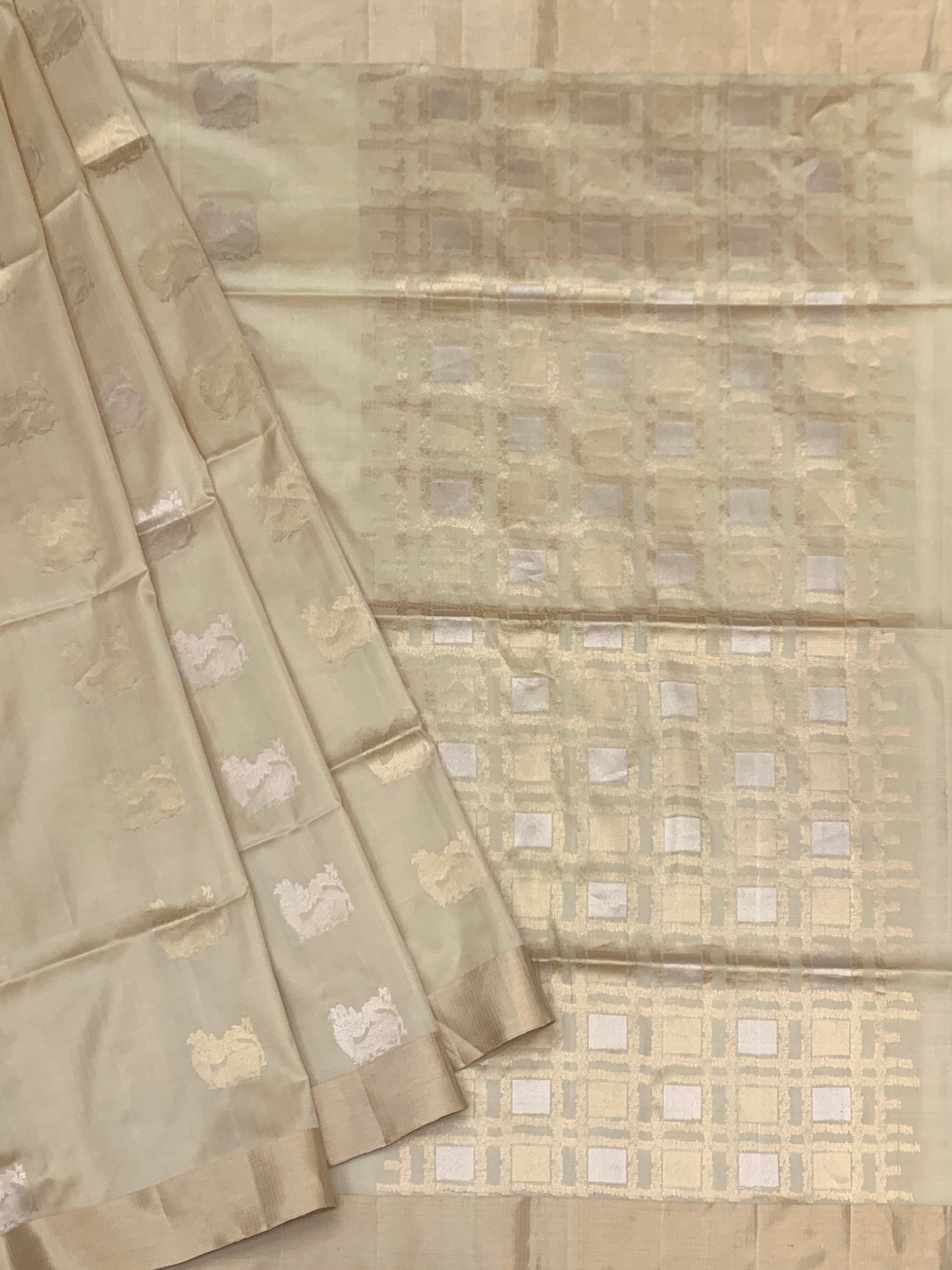 Elegant Ivory Soft Silk Saree with Geometric Weave