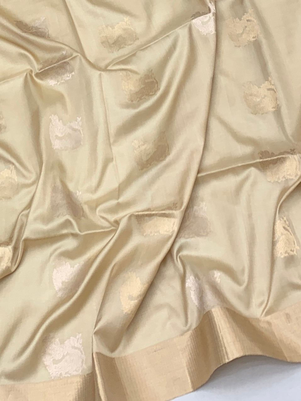 Elegant Ivory Soft Silk Saree with Geometric Weave