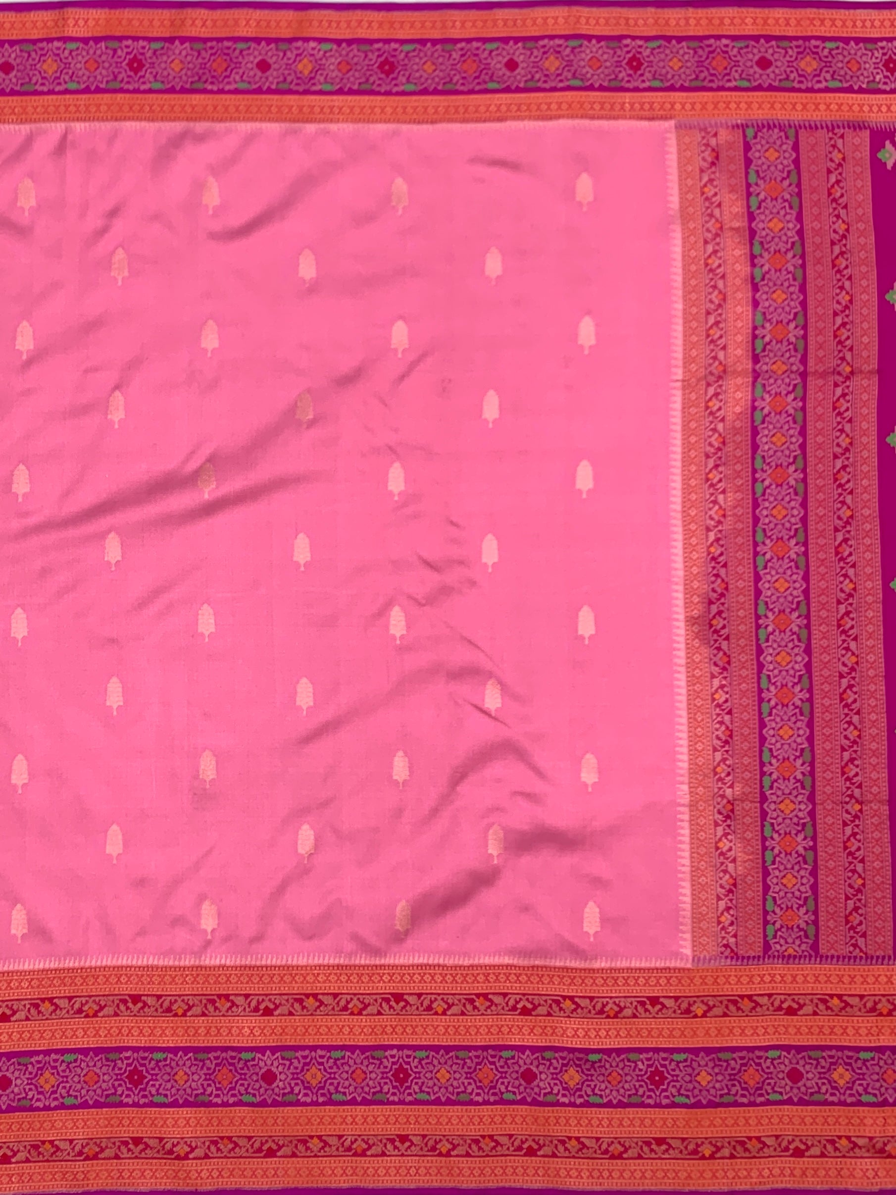 Regal Bloom: Blush Pink & Magenta Meenakari Boota Banarasi Silk Saree