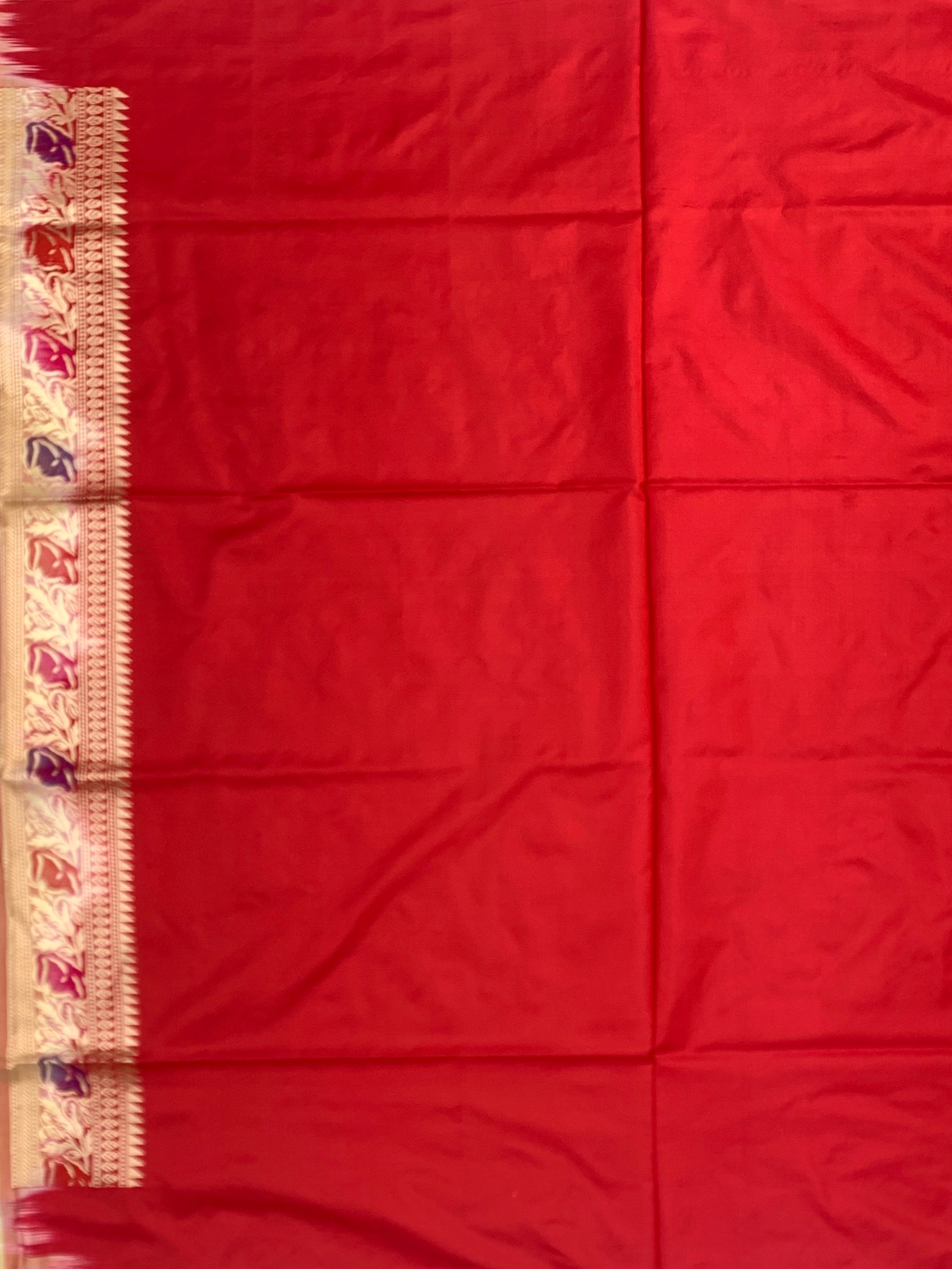 Floral Serenity: Cream & Gold Meenakari Banarasi Silk Saree