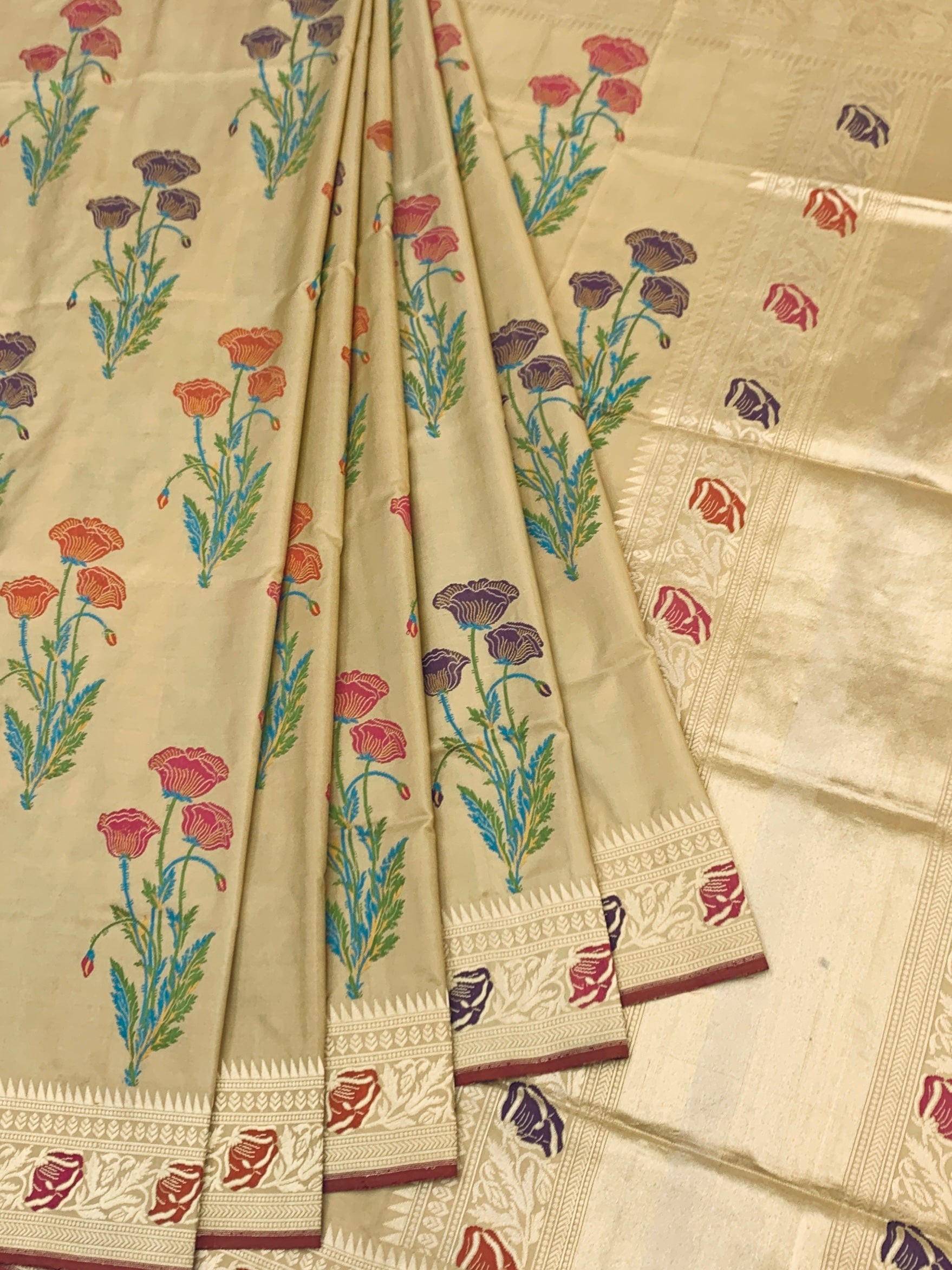 Floral Serenity: Cream & Gold Meenakari Banarasi Silk Saree