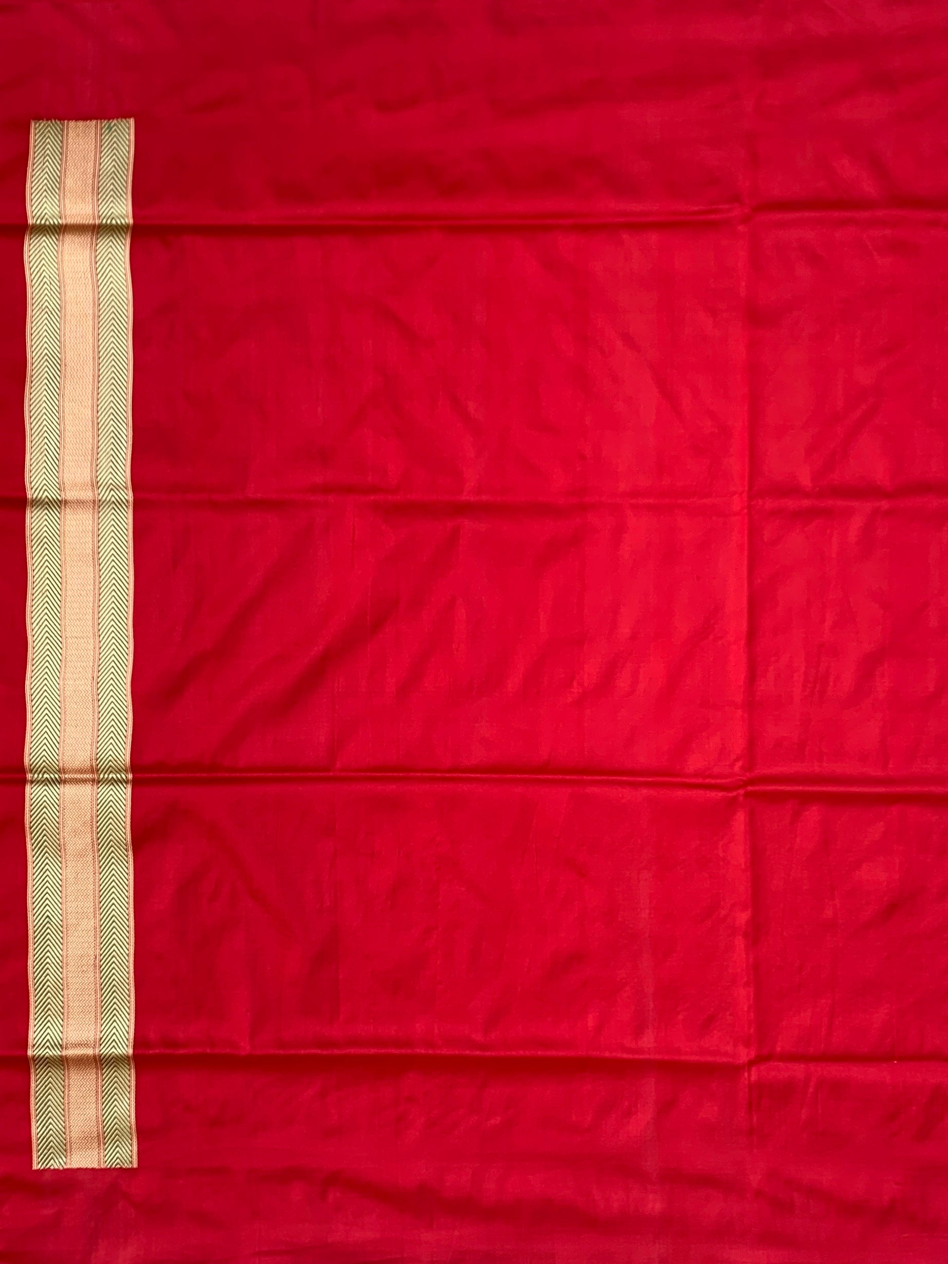Classic Crimson: Floral Butta Red Banarasi Silk Saree