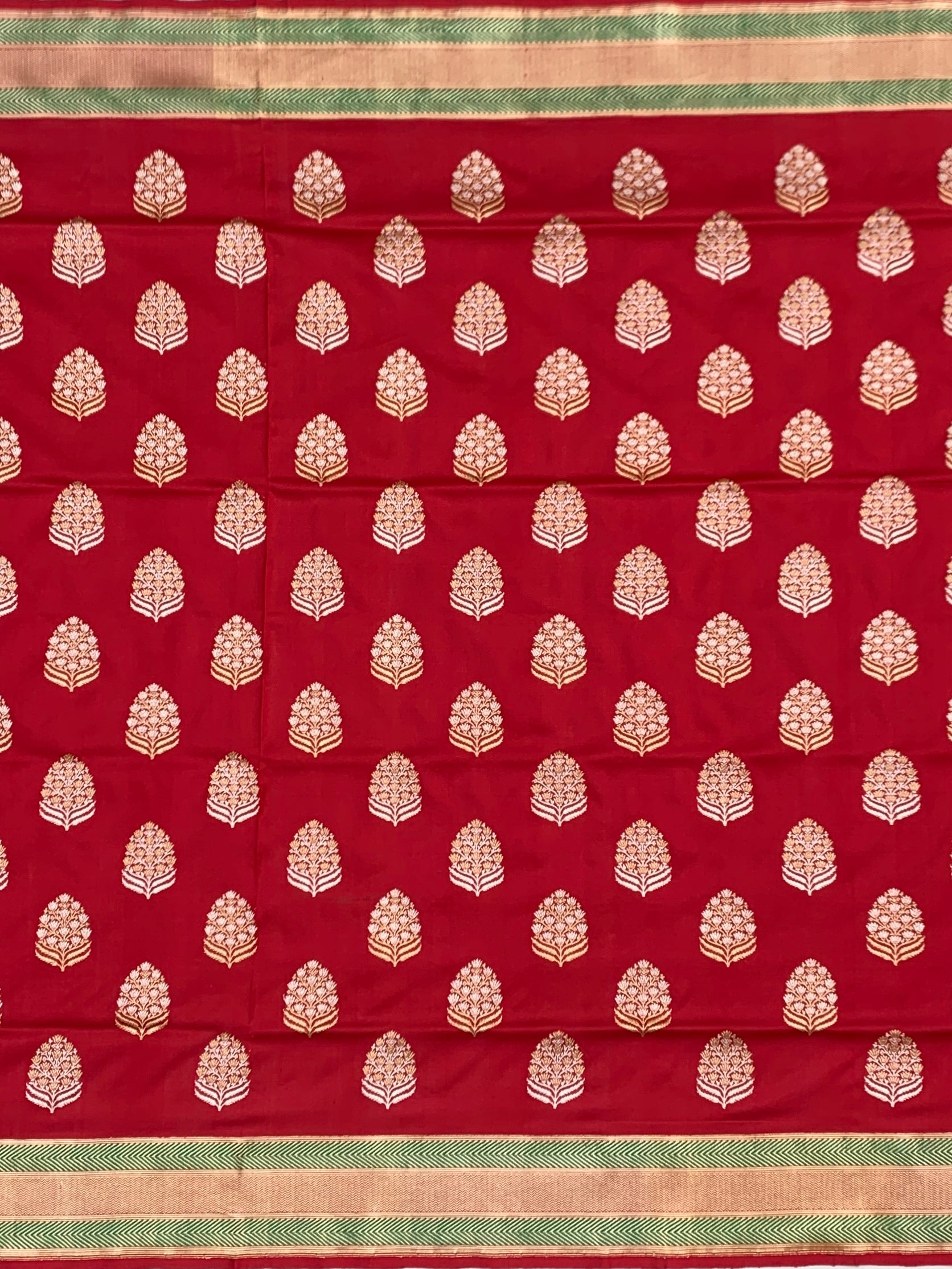 Classic Crimson: Floral Butta Red Banarasi Silk Saree