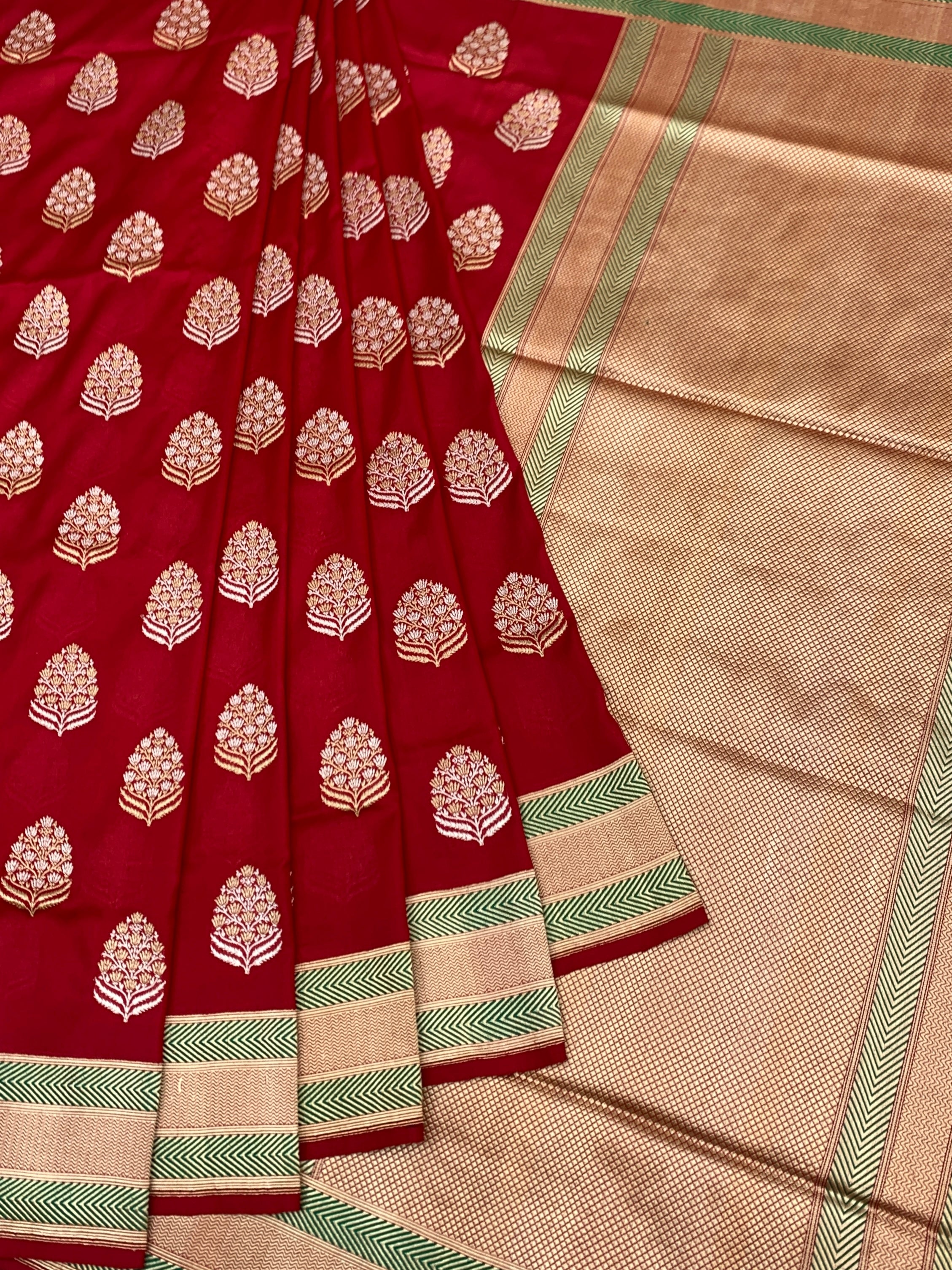 Classic Crimson: Floral Butta Red Banarasi Silk Saree