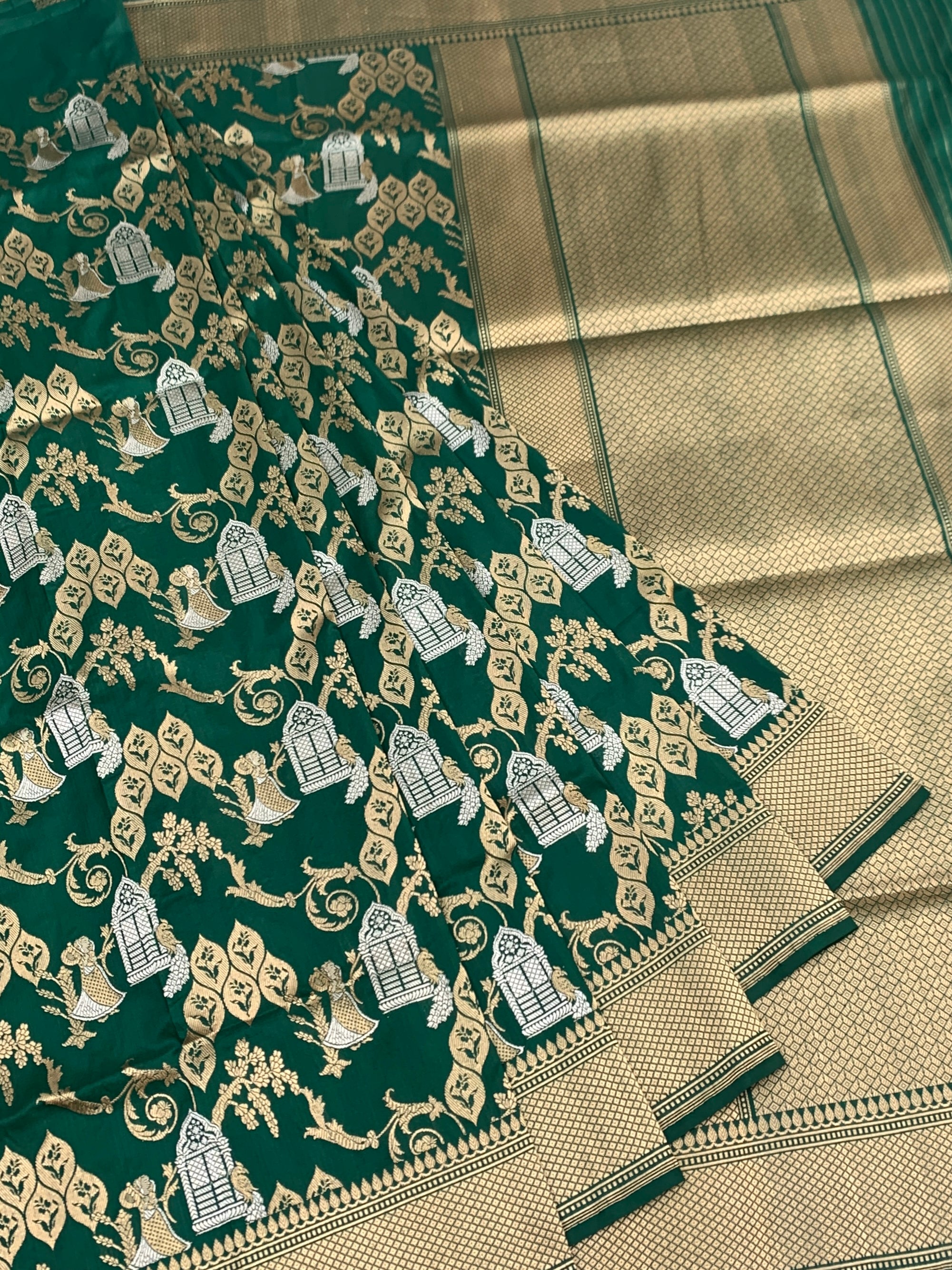 Emerald Court: Sona Rupa Zari Jharokha Motif Banarasi Silk Saree