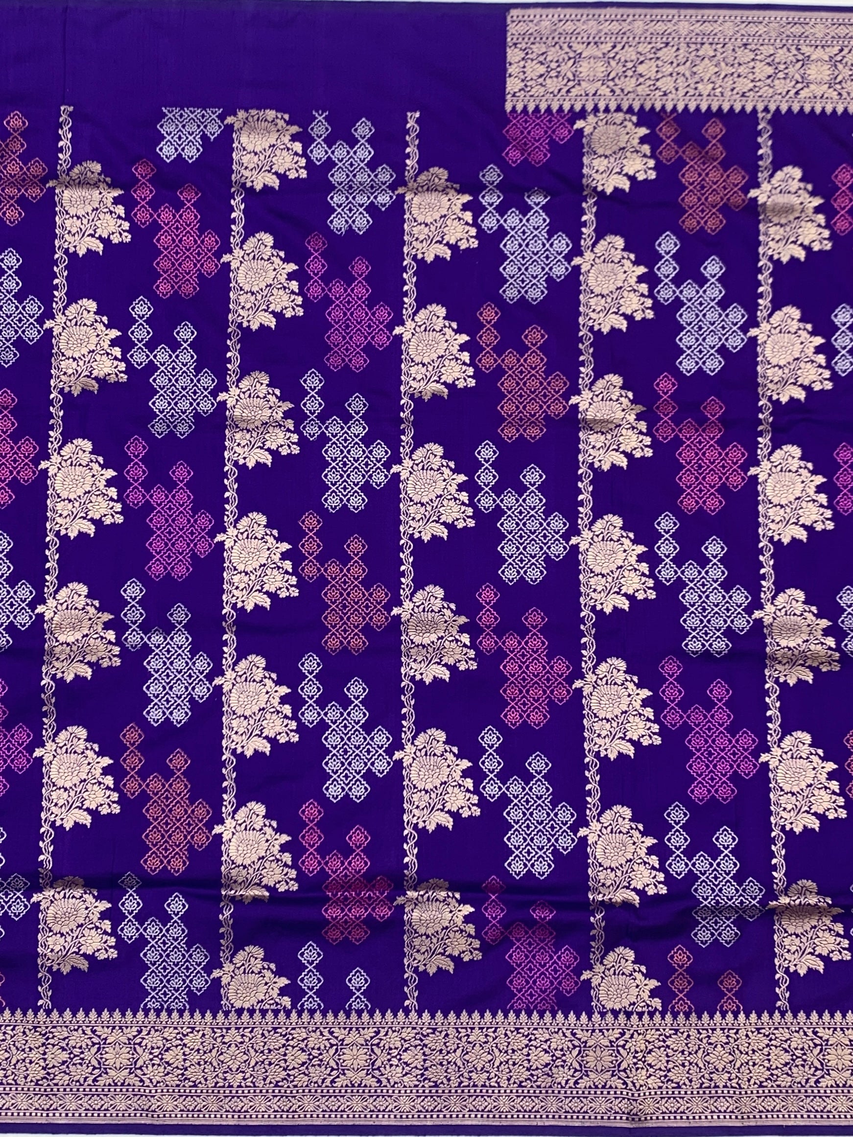Majestic Violet: Geometric & Floral Medallion Banarasi Silk Saree