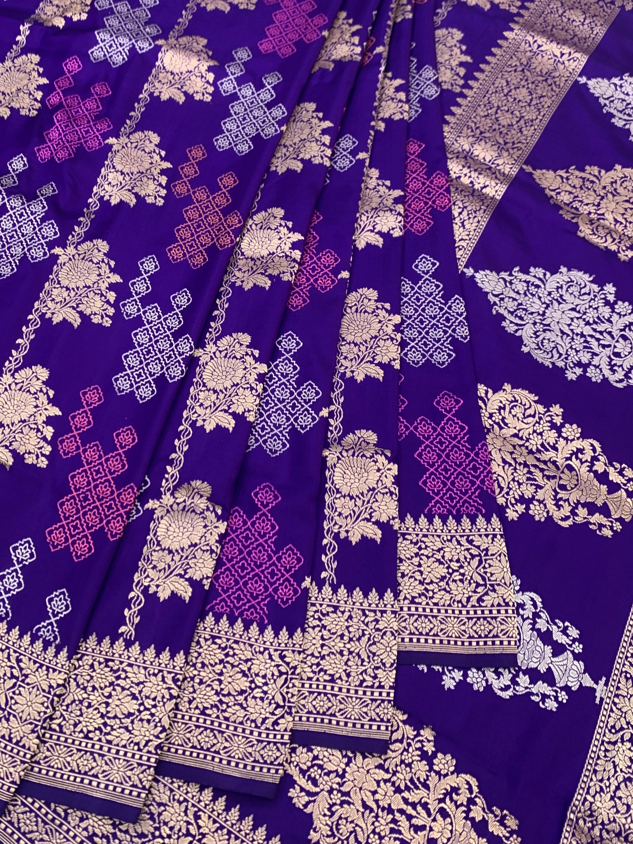 Majestic Violet: Geometric & Floral Medallion Banarasi Silk Saree